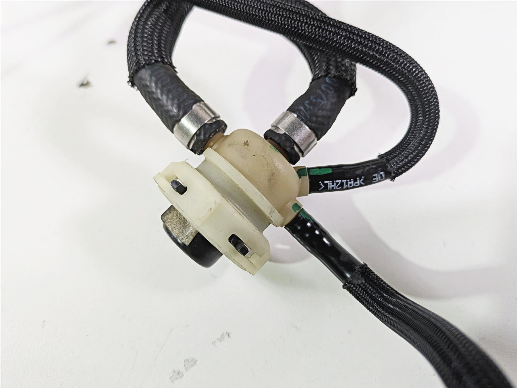 2018 BMW R nineT Urban GS K33 Throttle Body & Junction Set 13547705239 {{ shop.shopifyCountryName }} - Mototech271