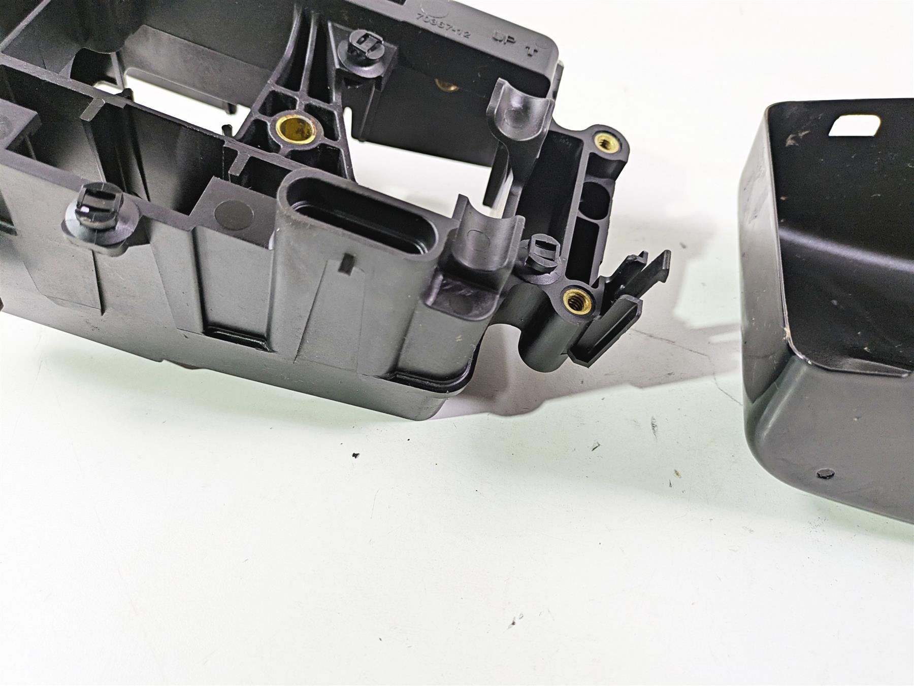 2015 Harley FXDF Dyna Fat Bob Electric Tray & Black Cover 70367-12 66361-12 {{ shop.shopifyCountryName }} - Mototech271