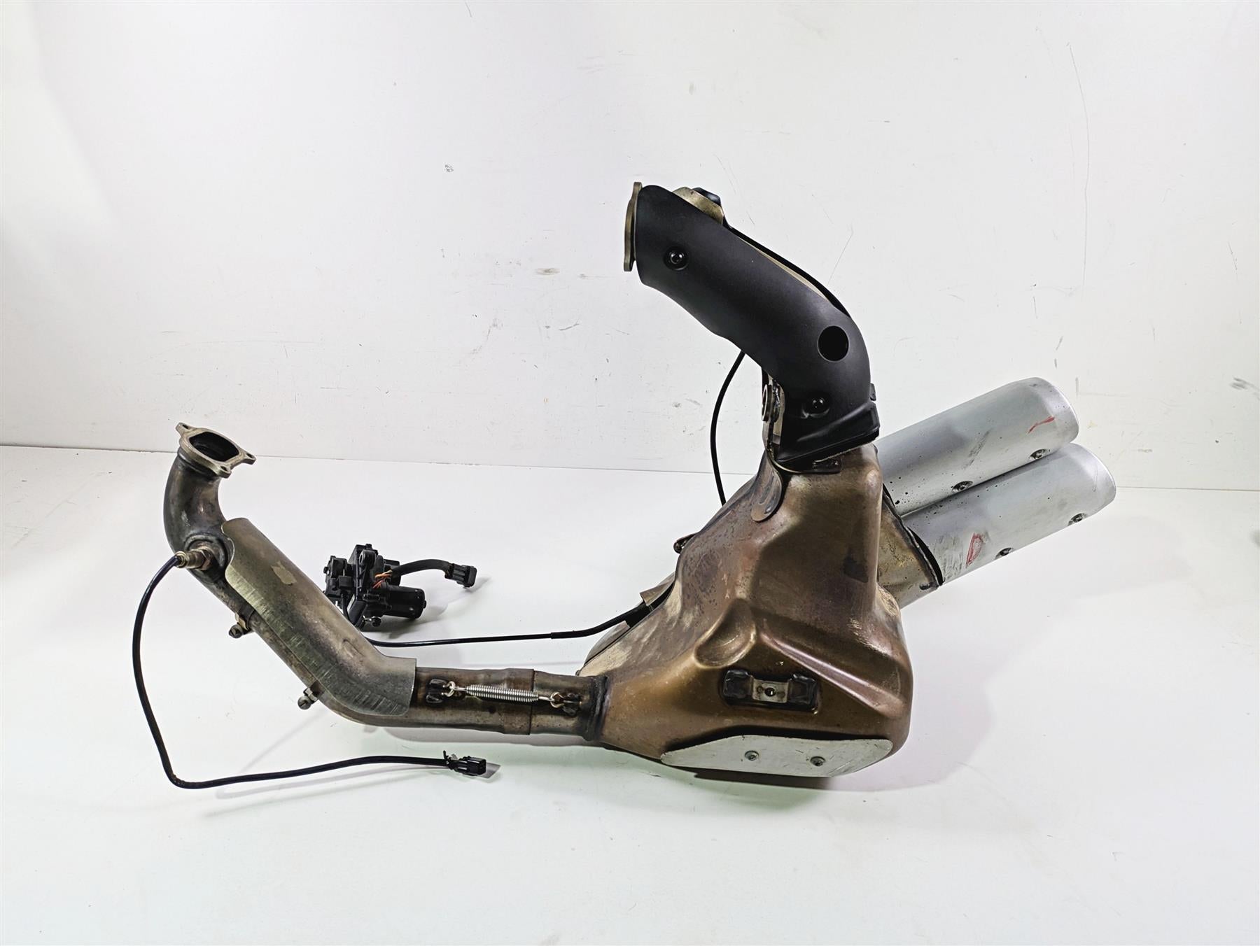 2019 Ducati Supersport 939 S Exhaust System Header Muffler + Servo 57314392A {{ shop.shopifyCountryName }} - Mototech271