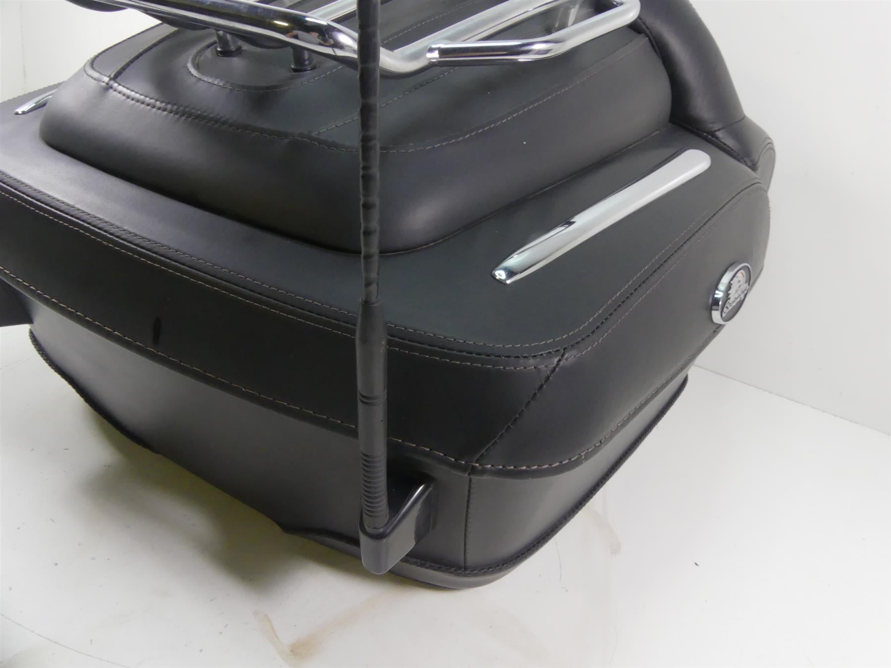 2007 Harley Touring FLHTCU SE CVO Electra Glide Rear Luggage Trunk Read 79189-06 {{ shop.shopifyCountryName }} - Mototech271