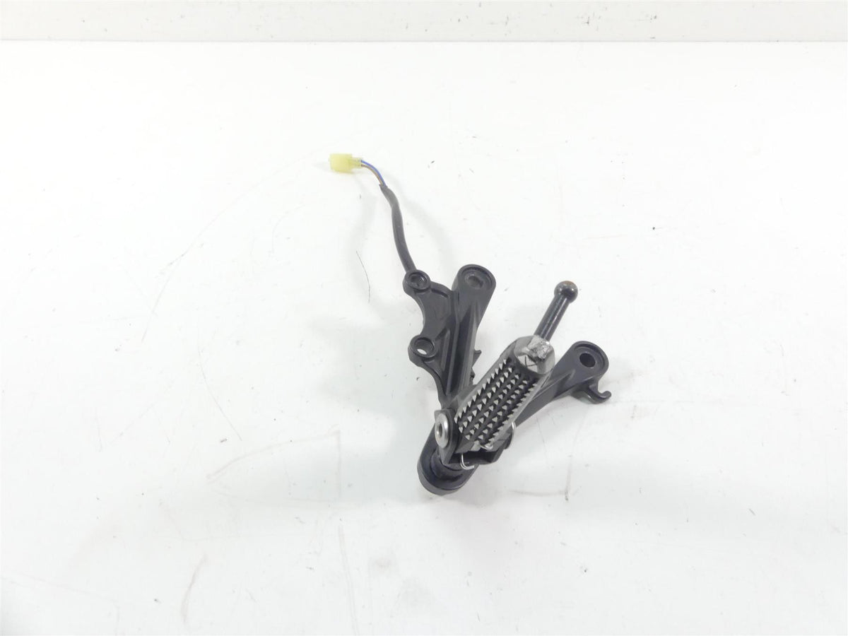 2013 Kawasaki ZX636 ZX6R Ninja Right Footpeg & Bracket Set 35063-0590-18R {{ shop.shopifyCountryName }} - Mototech271