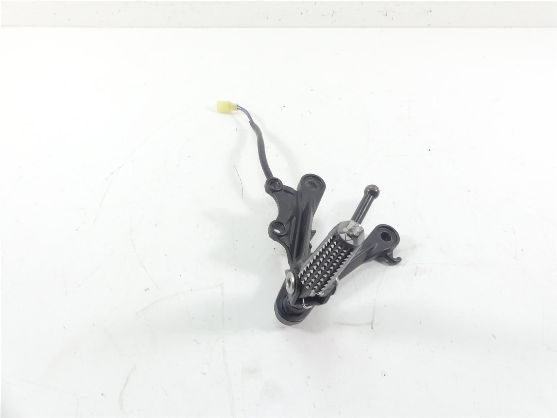 2013 Kawasaki ZX636 ZX6R Ninja Right Footpeg & Bracket Set 35063-0590-18R {{ shop.shopifyCountryName }} - Mototech271