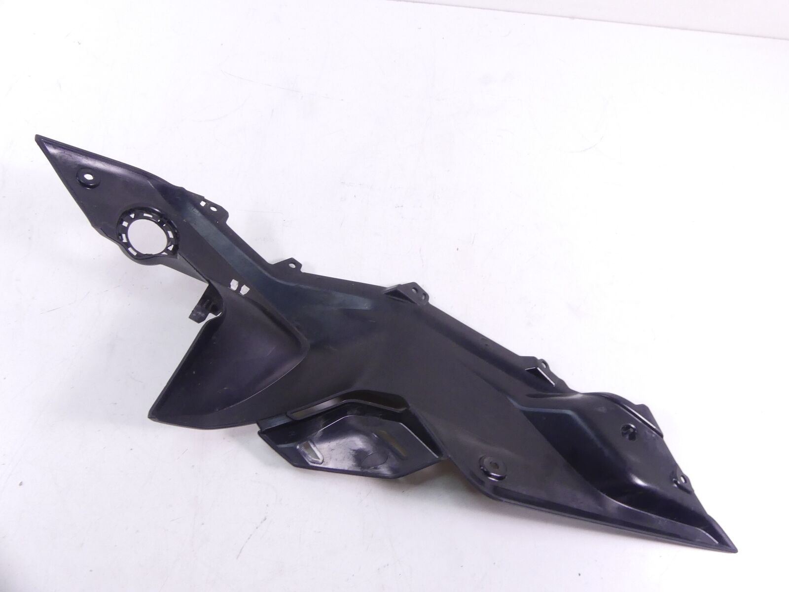 2016 BMW R1200RS K54 Between Leg Right Side Fairing 46638545320 {{ shop.shopifyCountryName }} - Mototech271