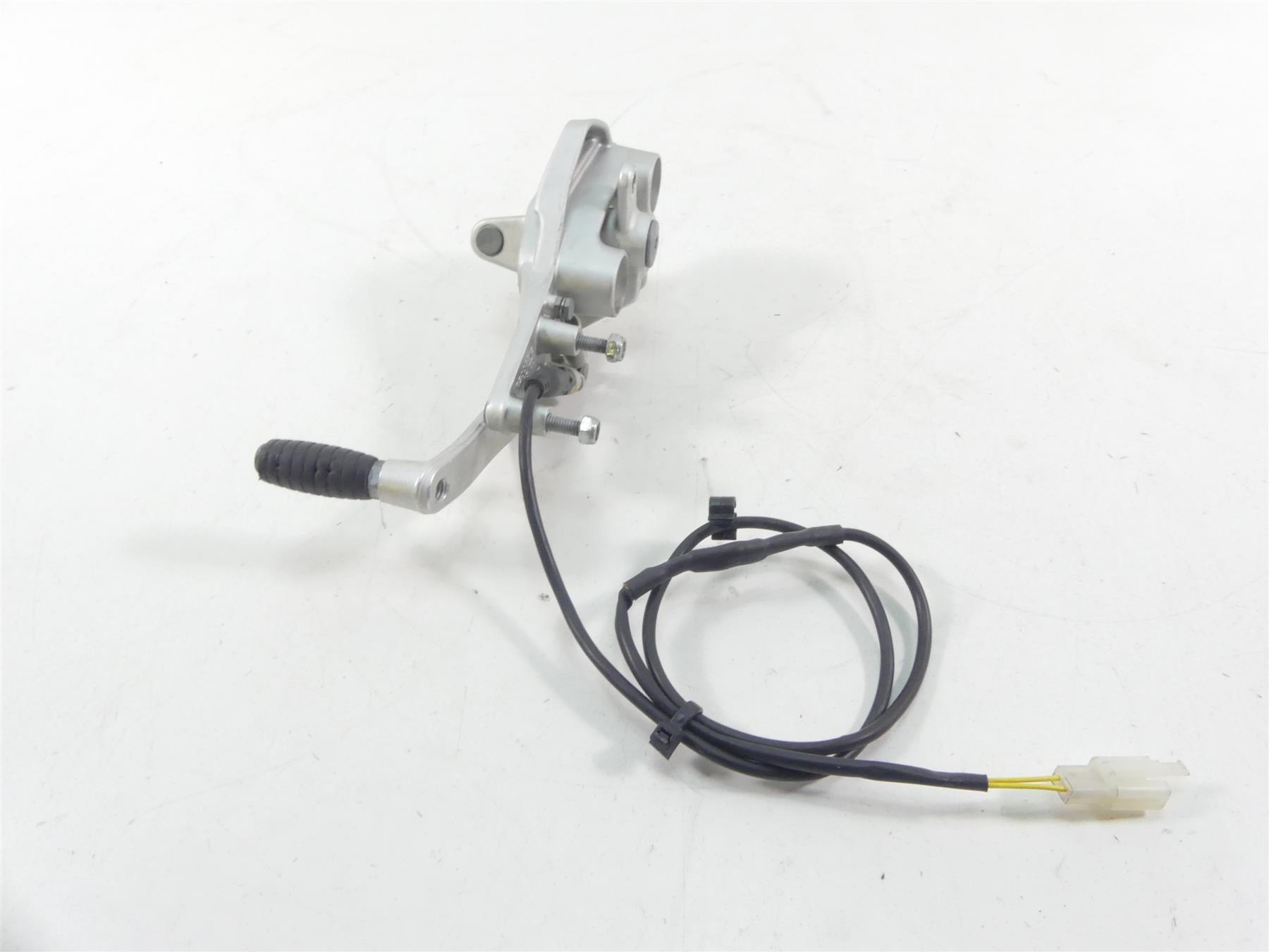 2019 Moto Guzzi V7 III Stone 750 Right Footpeg Mount & Brake Pedal 2B003336 {{ shop.shopifyCountryName }} - Mototech271