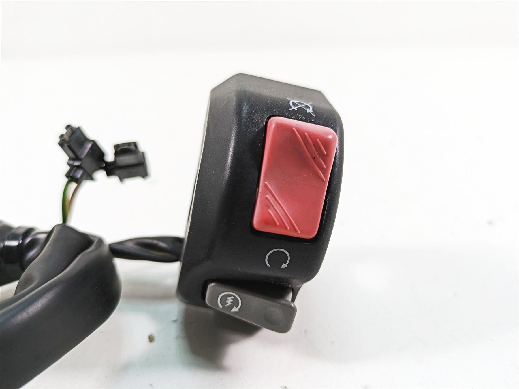 2007 Yamaha R1 YZFR1 Right Hand Kill Start Control Switch 4C8-83973-00-00 {{ shop.shopifyCountryName }} - Mototech271