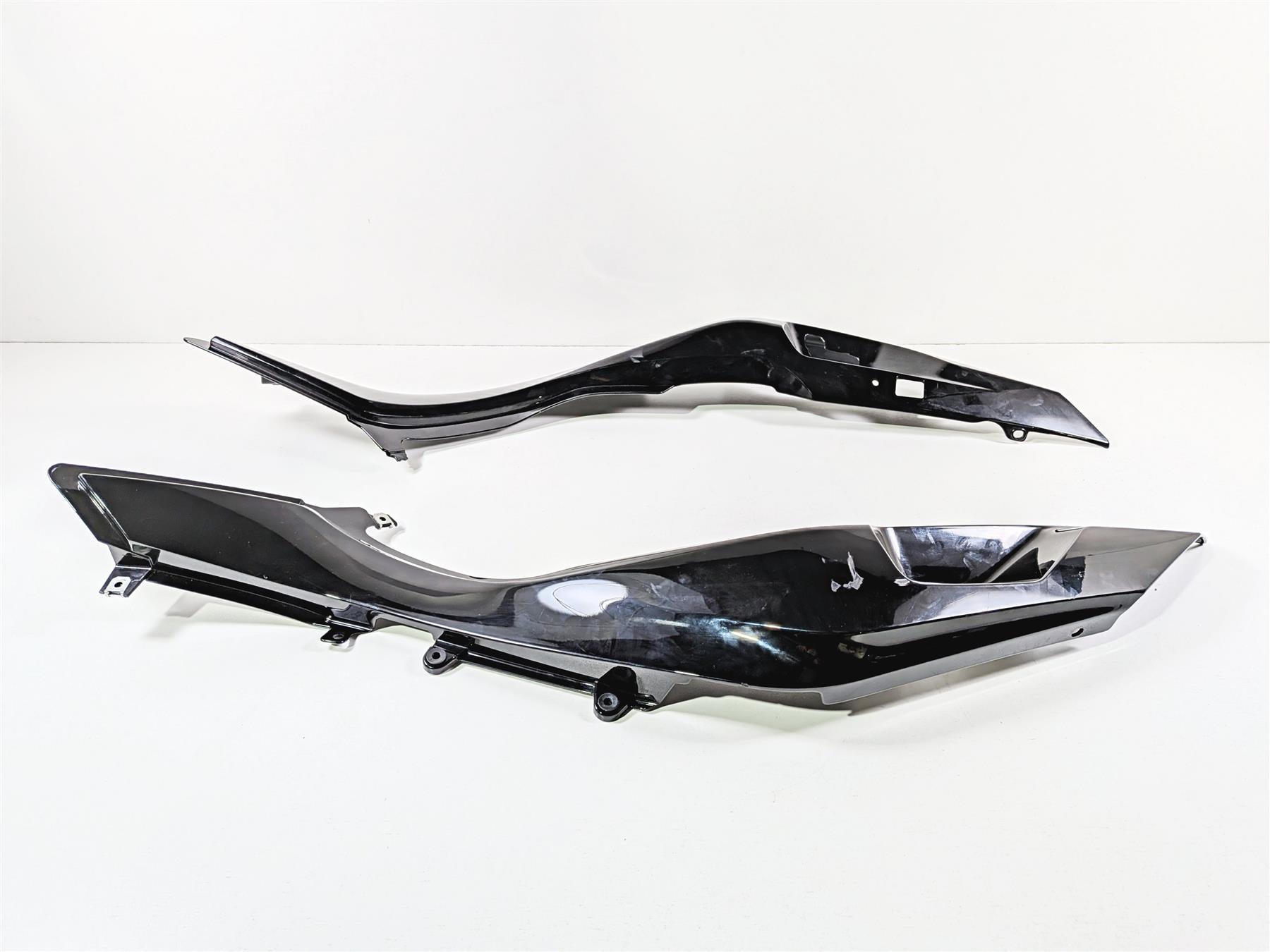 2023 BMW R1250RT RTP K52 Rear Black Tail Side Cover Fairing Set 46638533577 {{ shop.shopifyCountryName }} - Mototech271