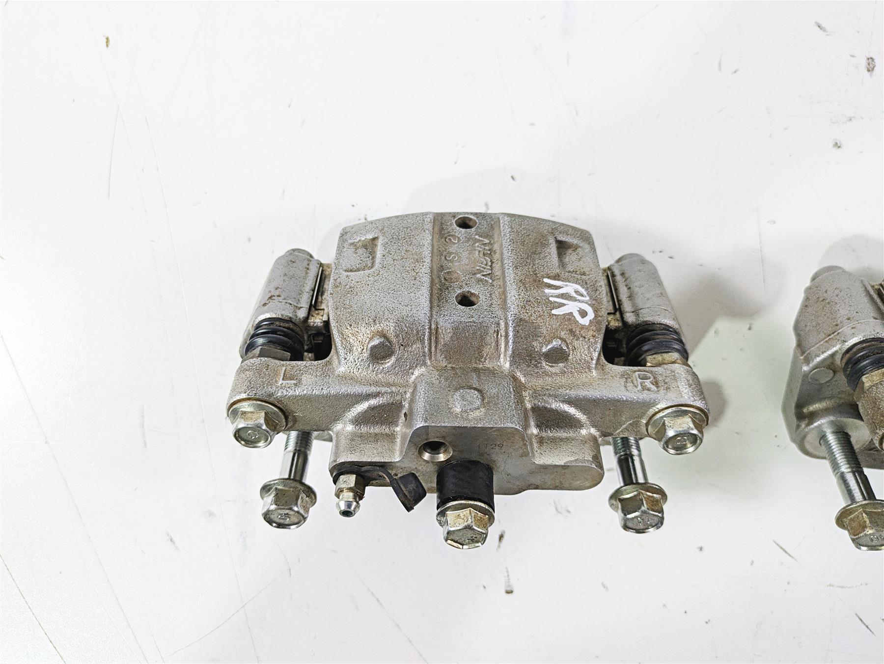 2022 Yamaha YXZ1000 R Rear Brake Caliper Set B5H-2580V-01-00 B5H-2580W-01-00 {{ shop.shopifyCountryName }} - Mototech271
