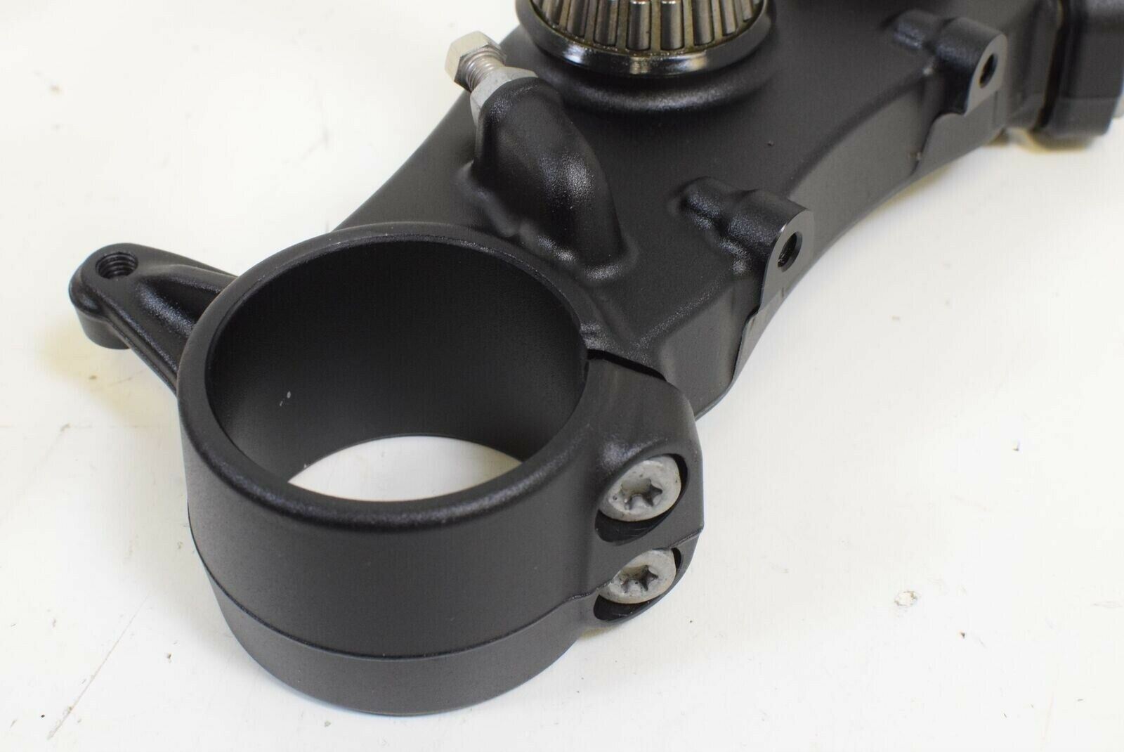 2015 KTM 1290 Super Duke R Lower Triple Tree Steering Yoke Clamp 6130103202933S {{ shop.shopifyCountryName }} - Mototech271