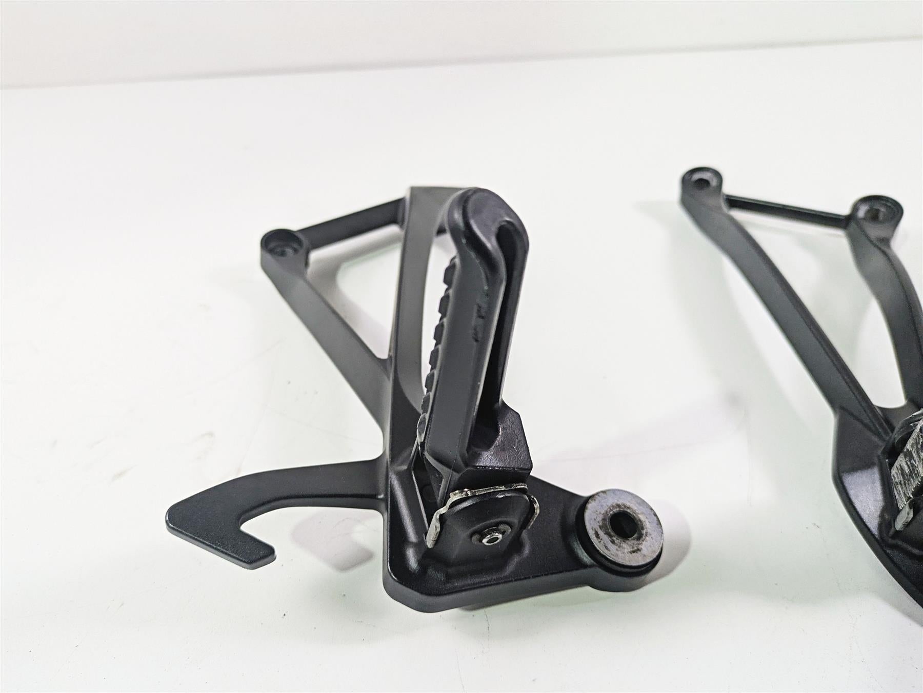 2016 Kawasaki ZX10R Ninja Rear Passenger Footpeg Rest Set 35063-0700-18R {{ shop.shopifyCountryName }} - Mototech271