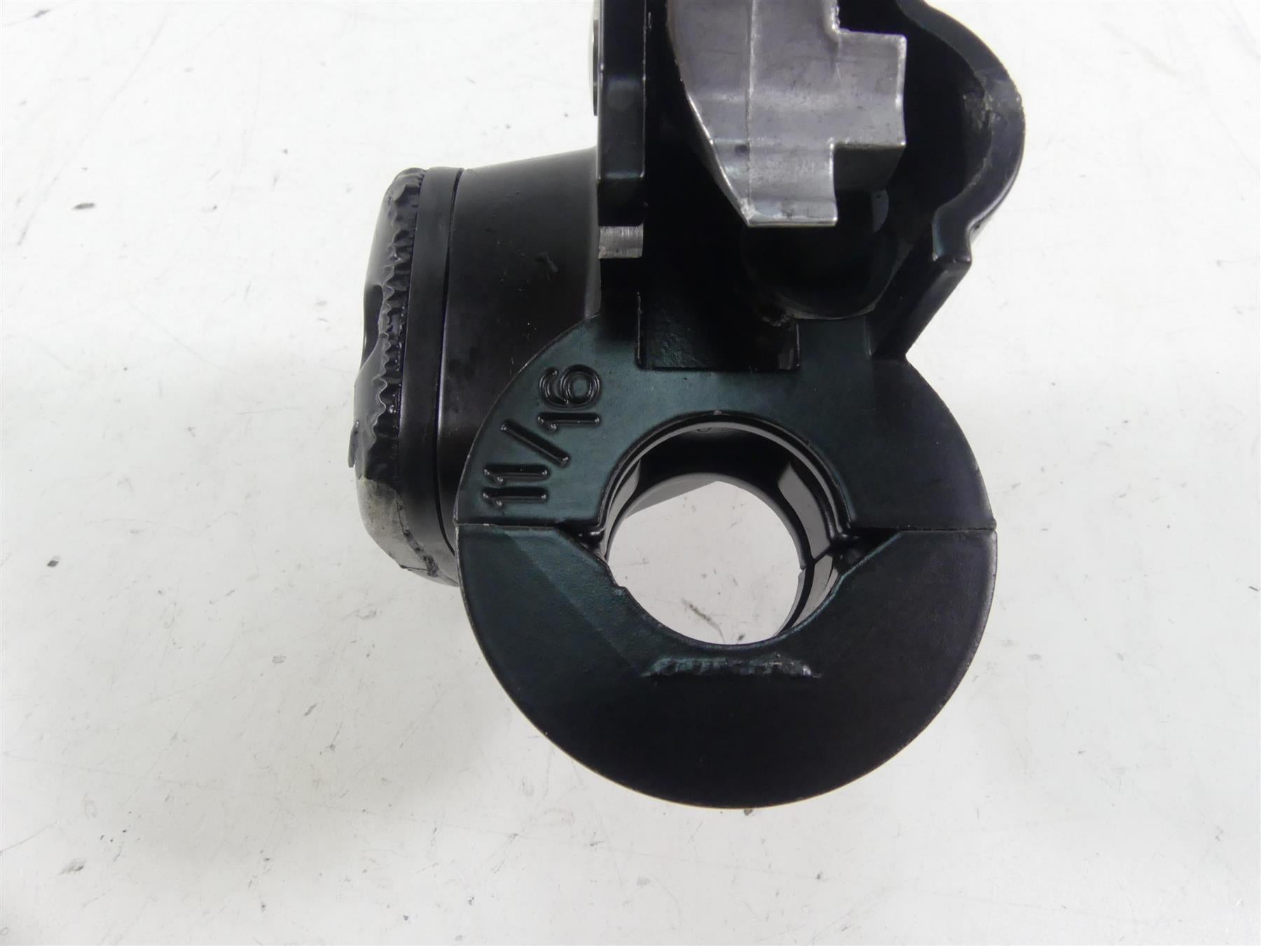 2009 Harley FXDF Dyna Fat Bob Front Brake Master Cylinder 11/16 45170-08F {{ shop.shopifyCountryName }} - Mototech271
