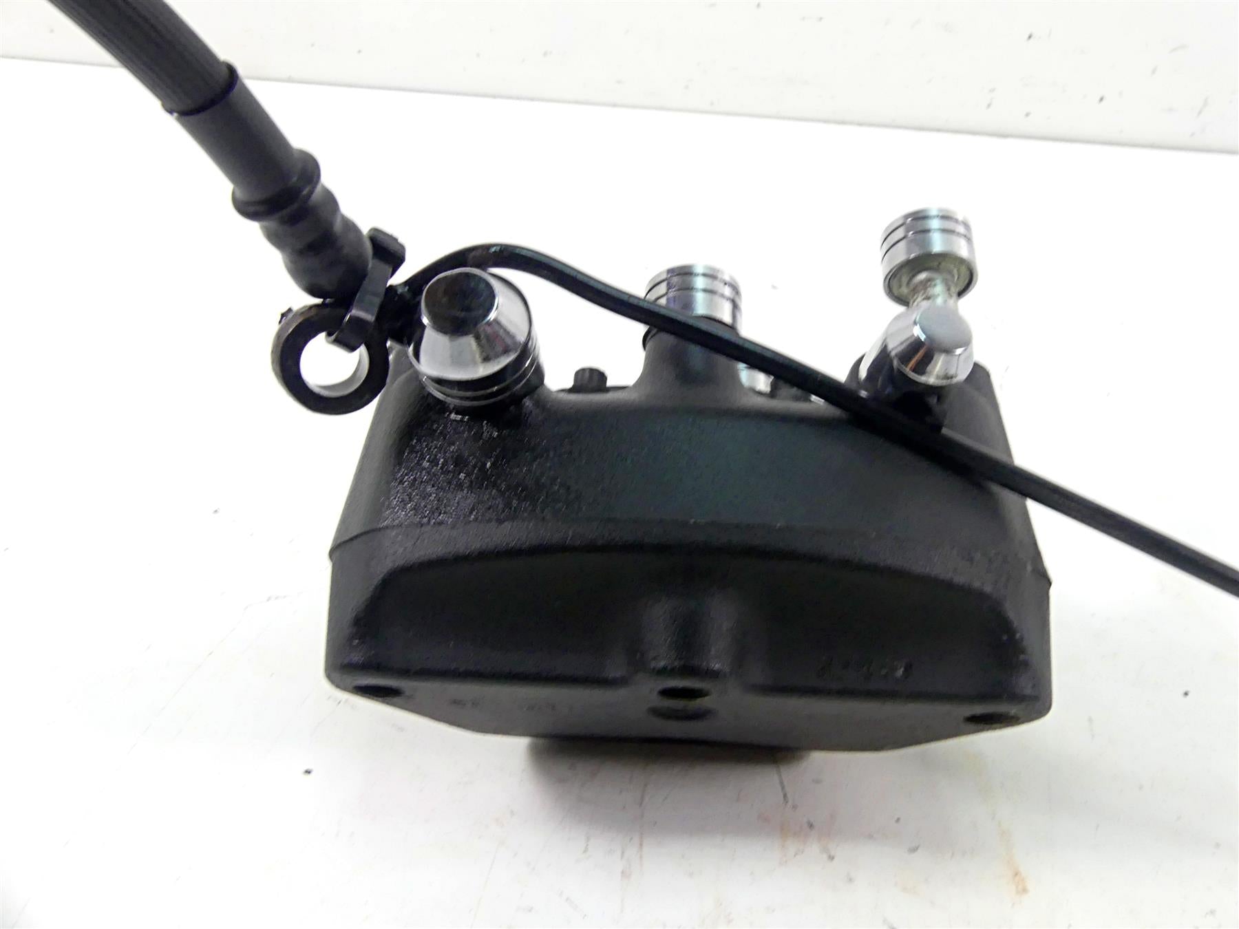 2002 Harley FLSTCI Softail Heritage Front Brake Caliper 44046-00D {{ shop.shopifyCountryName }} - Mototech271