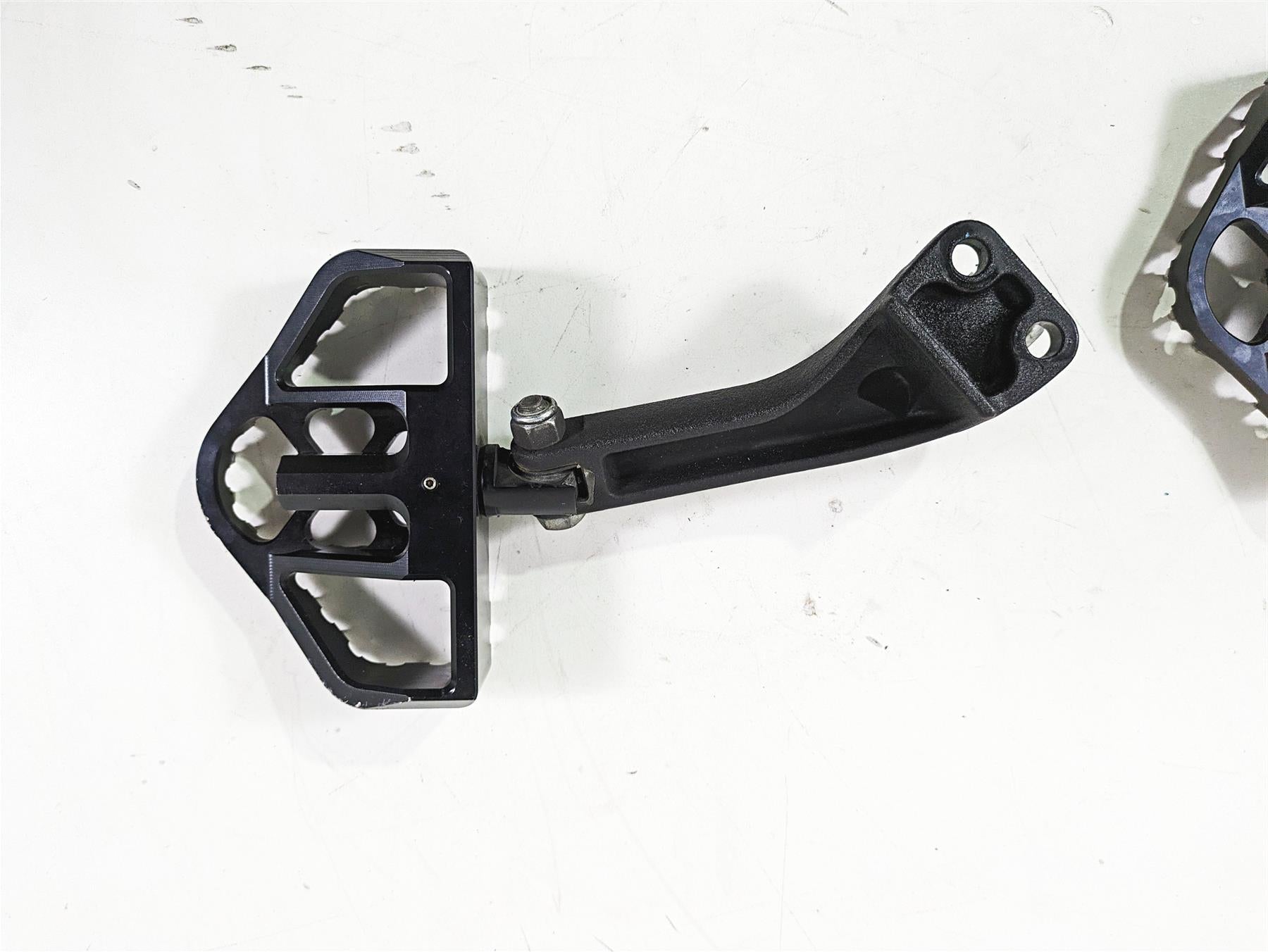 2017 Harley Dyna FXDB Street Bob Passenger Footpeg Custom Set -READ 49230-06 {{ shop.shopifyCountryName }} - Mototech271