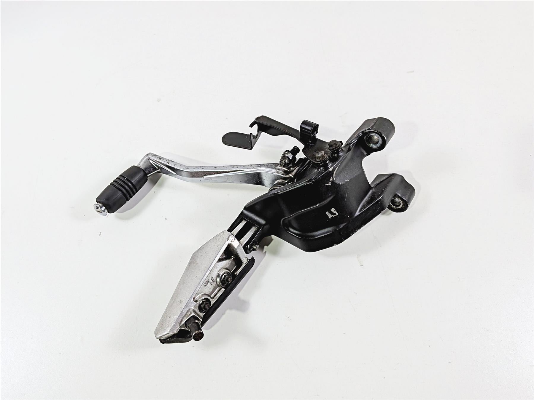 2012 Yamaha XV1900 Raider S Right Foot Peg & Brake Pedal 5C7-27420-00-00 {{ shop.shopifyCountryName }} - Mototech271