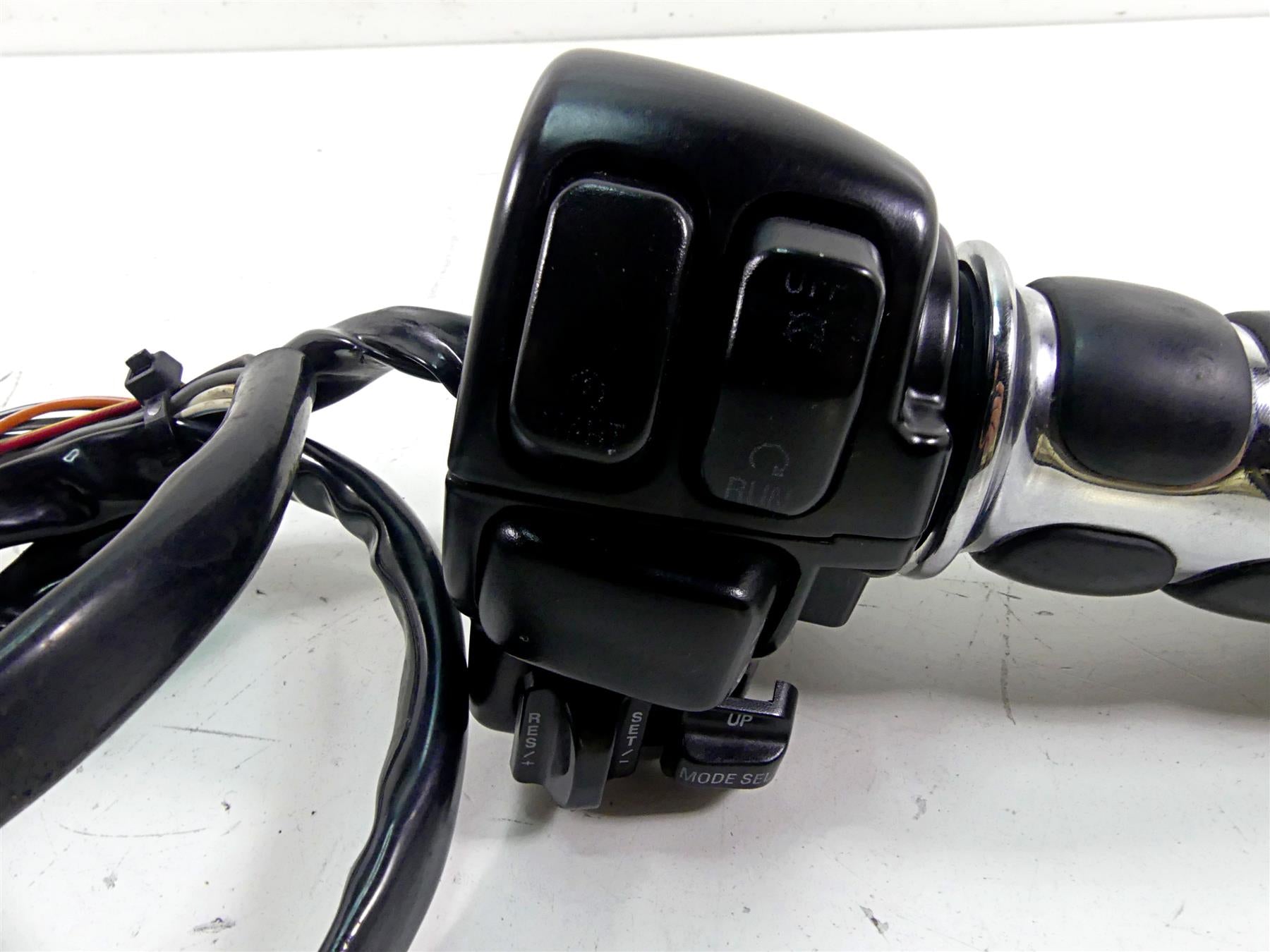 2008 Harley Touring FLHX Street Glide Right Cruise Control Switch Set 71595-08 {{ shop.shopifyCountryName }} - Mototech271