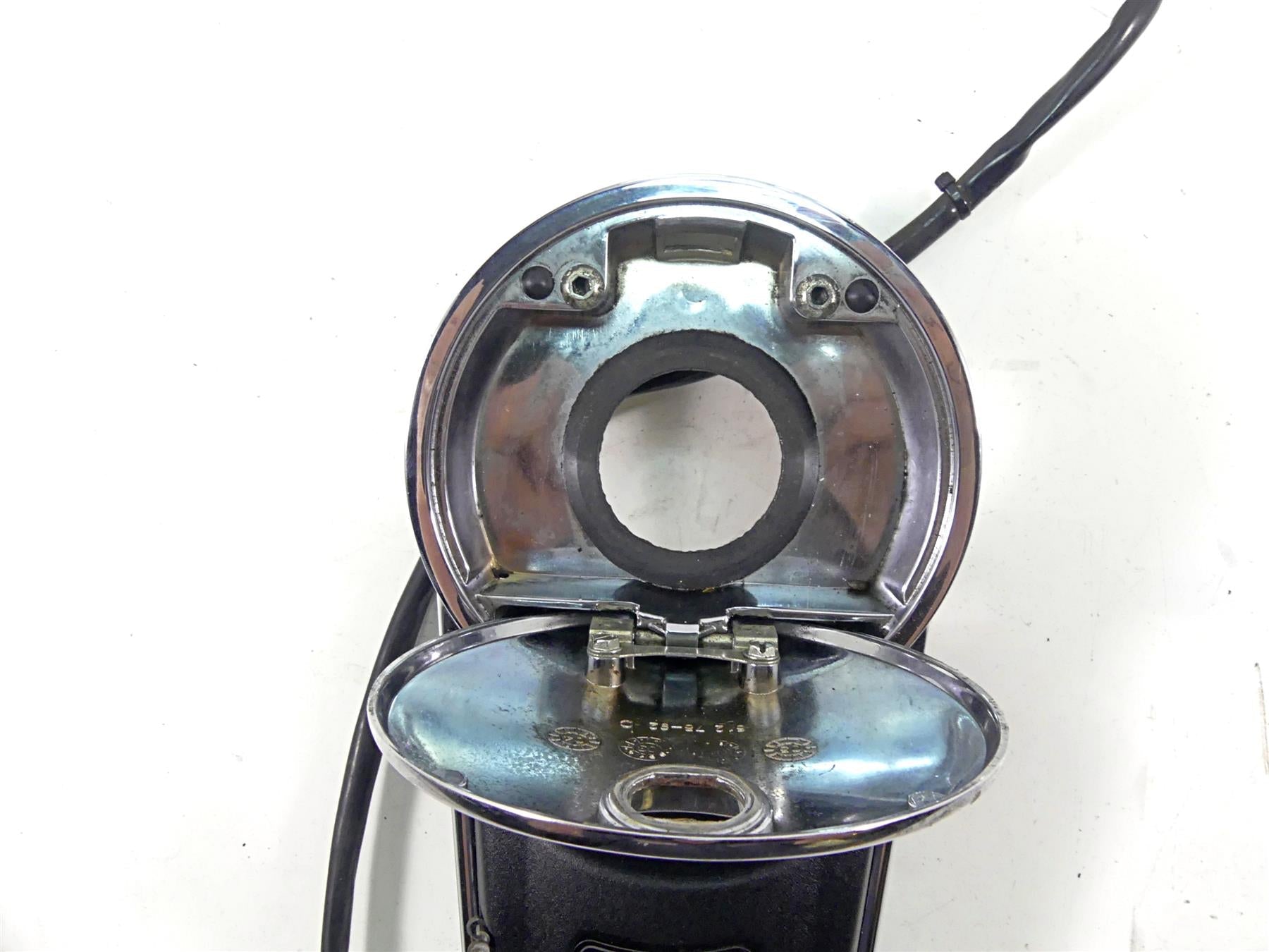 2004 Harley Touring FLHTCUI Electra Glide Fuel Tank Dash Cover 61270-98A {{ shop.shopifyCountryName }} - Mototech271