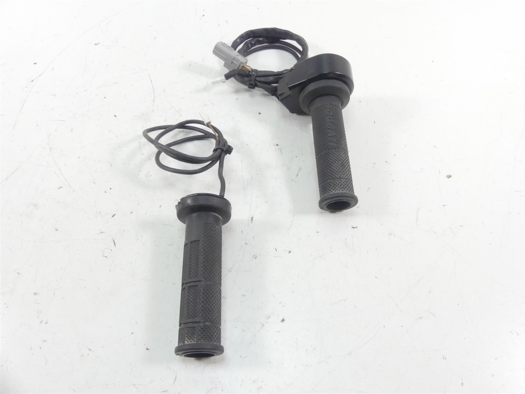 2020 Ducati Multistrada 1260 Enduro Heated Grip & Throttle Control Set 66020121B {{ shop.shopifyCountryName }} - Mototech271