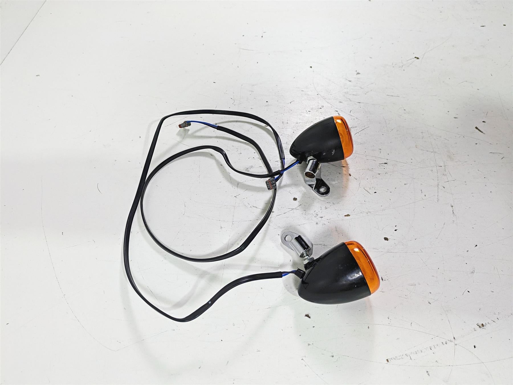 2021 Harley Softail FLSL Slim Front Blinker Turn Signal Set 67800523 {{ shop.shopifyCountryName }} - Mototech271
