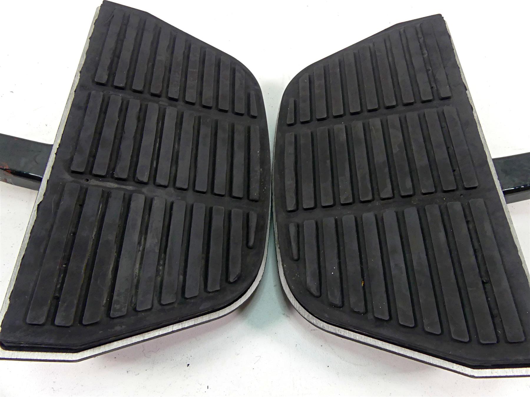 2003 Harley Touring FLHTCI E-Glide 100TH Rear Floor Board Set 52719-93B {{ shop.shopifyCountryName }} - Mototech271
