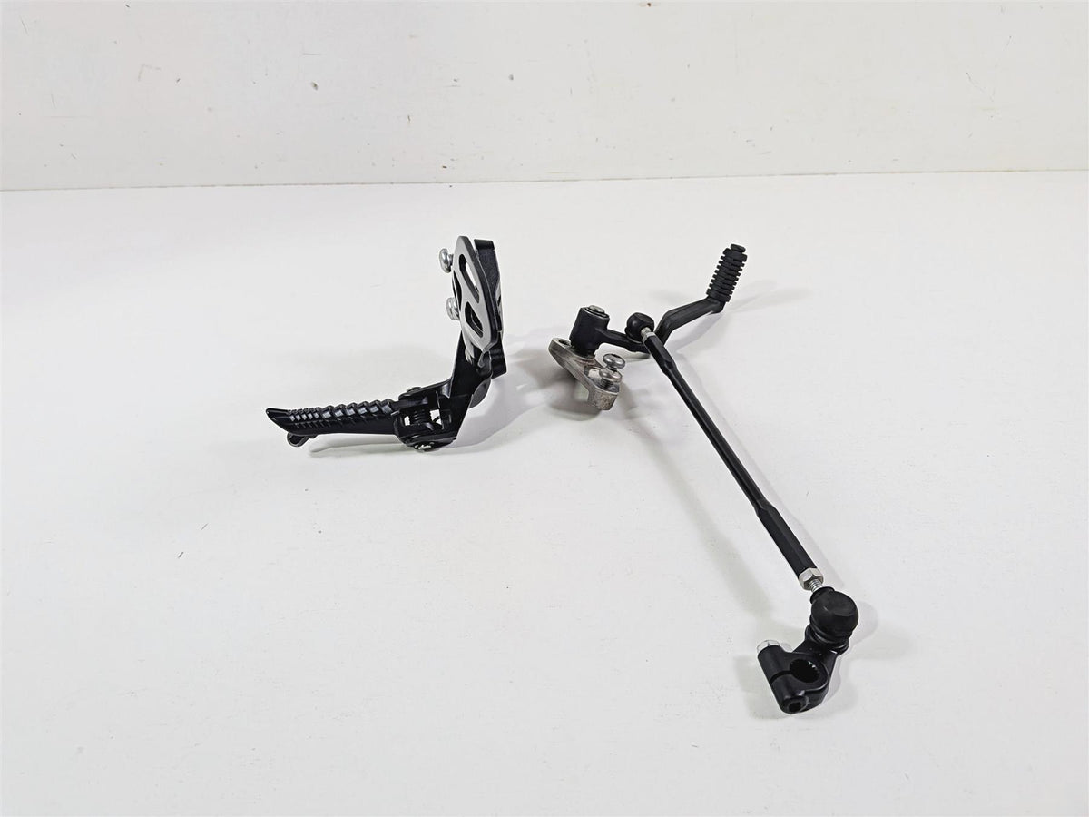 2024 Suzuki GSXR600 Left Front Footpeg & Shifter 43521-47H20 25600-14J11 {{ shop.shopifyCountryName }} - Mototech271
