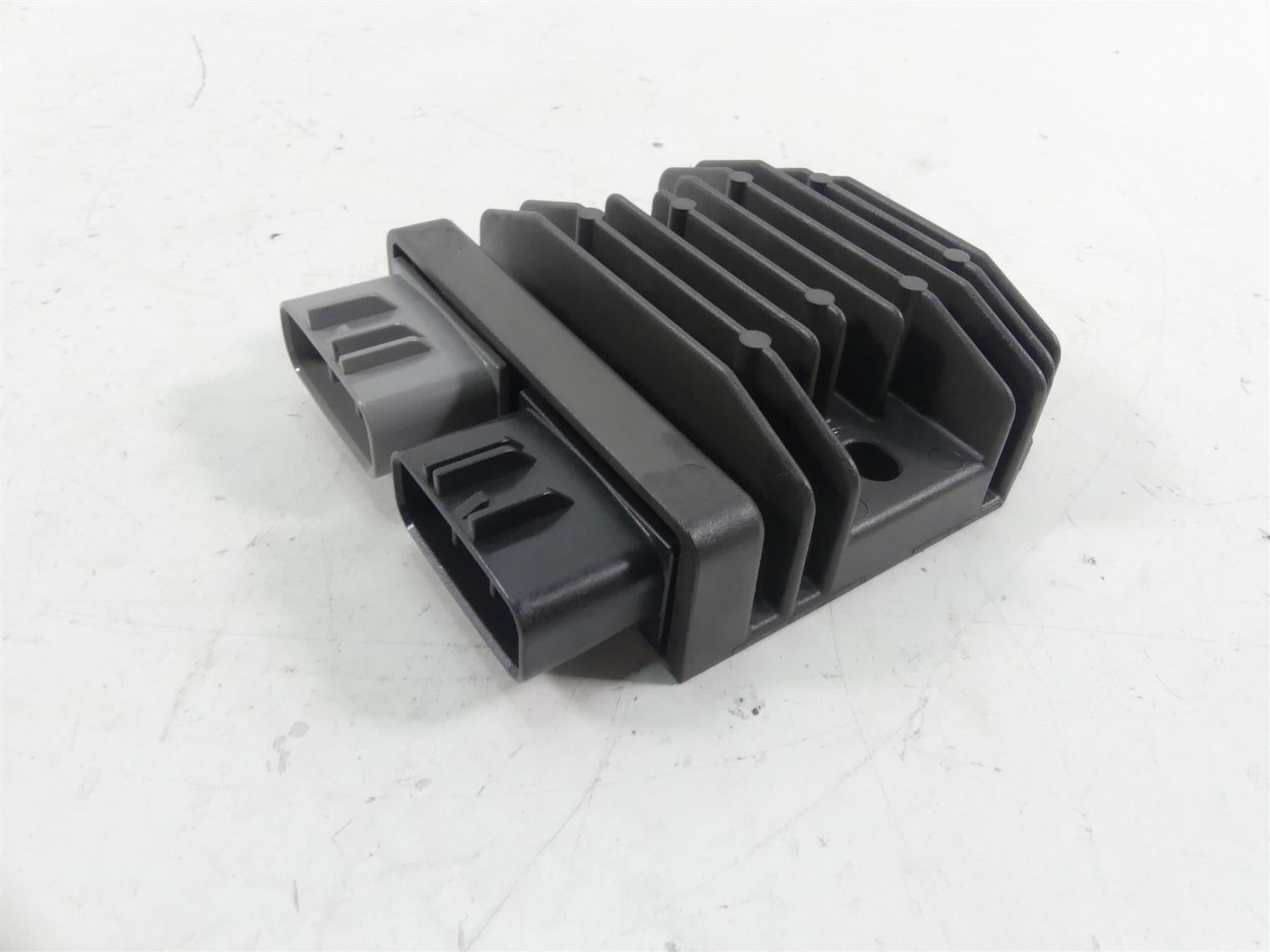 2017 Triumph Thruxton 1200R Rectifier Voltage Regulator T1300679 FH020AA {{ shop.shopifyCountryName }} - Mototech271