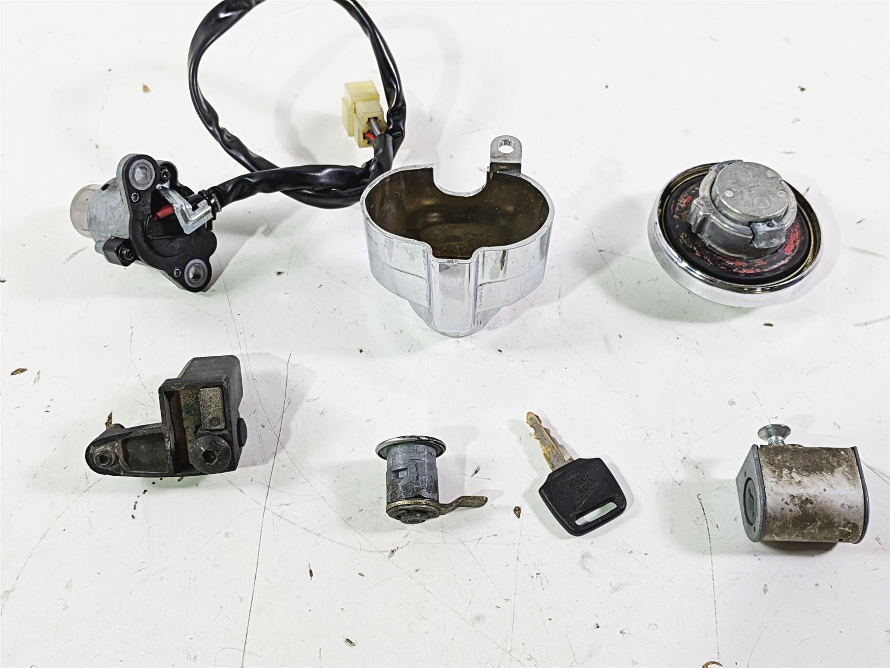 2001 Honda VT1100 Shadow Sabre Ignition Switch Key Lock Set 35100-MCK-A00 {{ shop.shopifyCountryName }} - Mototech271