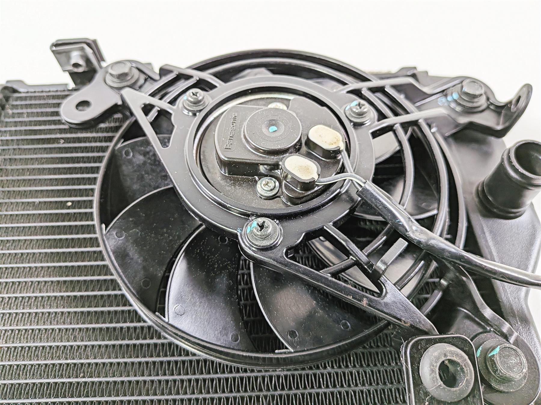 2022 Triumph Tiger 900 GT Pro Left Coolant Radiator And Fan T2104610 {{ shop.shopifyCountryName }} - Mototech271