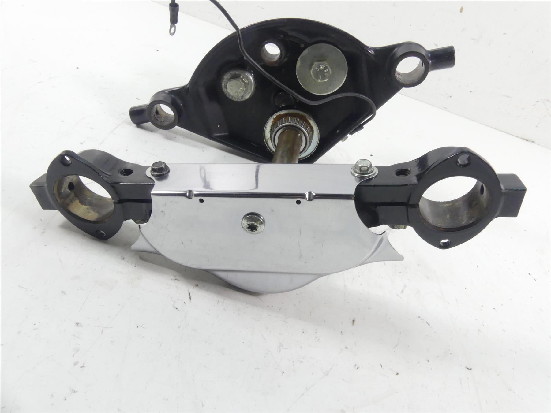 2005 Harley Touring CVO FLHTCSE Electra Glide Upper Lower Triple Tree 45446-87A {{ shop.shopifyCountryName }} - Mototech271