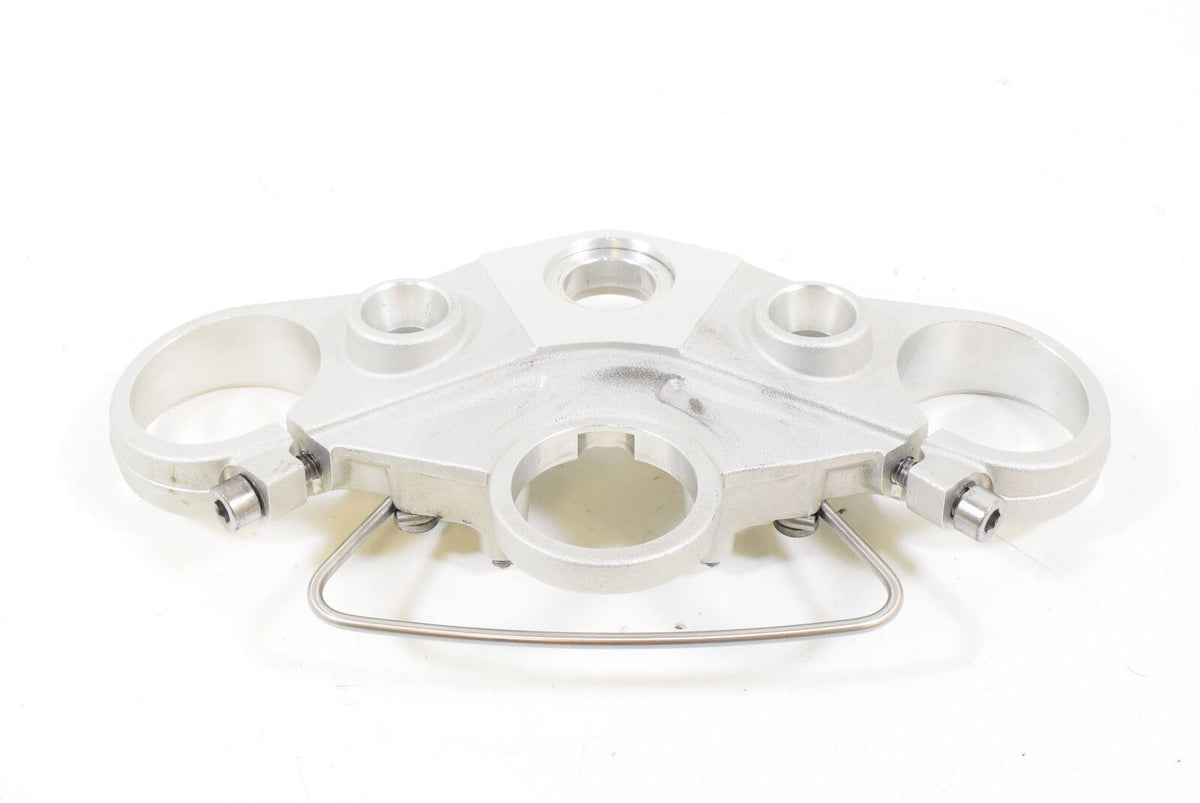 2011 Triumph Speed Triple 1050 Upper Triple Tree Steering Clamp T2040557 {{ shop.shopifyCountryName }} - Mototech271