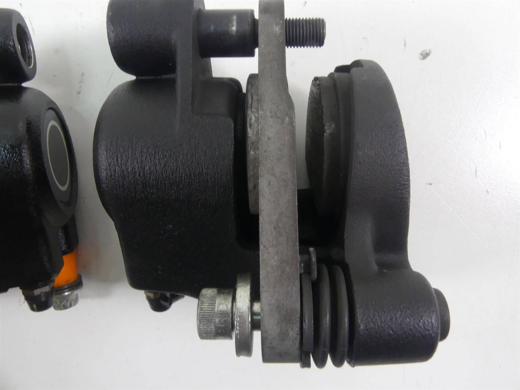 1999 Harley Touring FLHTCUI Electra Glide Front Brake Caliper Set 44023-83C {{ shop.shopifyCountryName }} - Mototech271