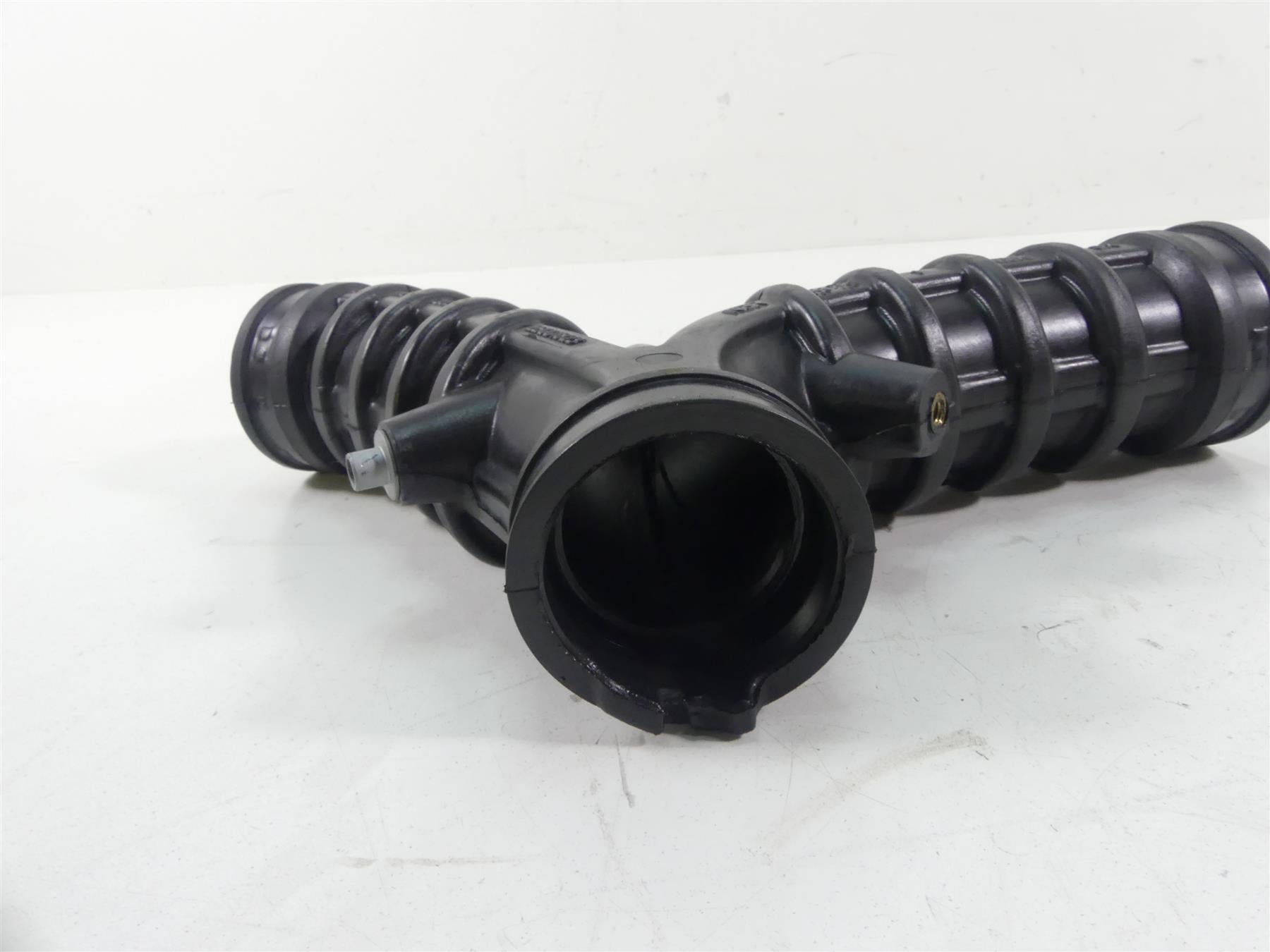 2019 Moto Guzzi V7 III Stone 750 Air Fuel Inlet Y-Tube 2B001823 {{ shop.shopifyCountryName }} - Mototech271