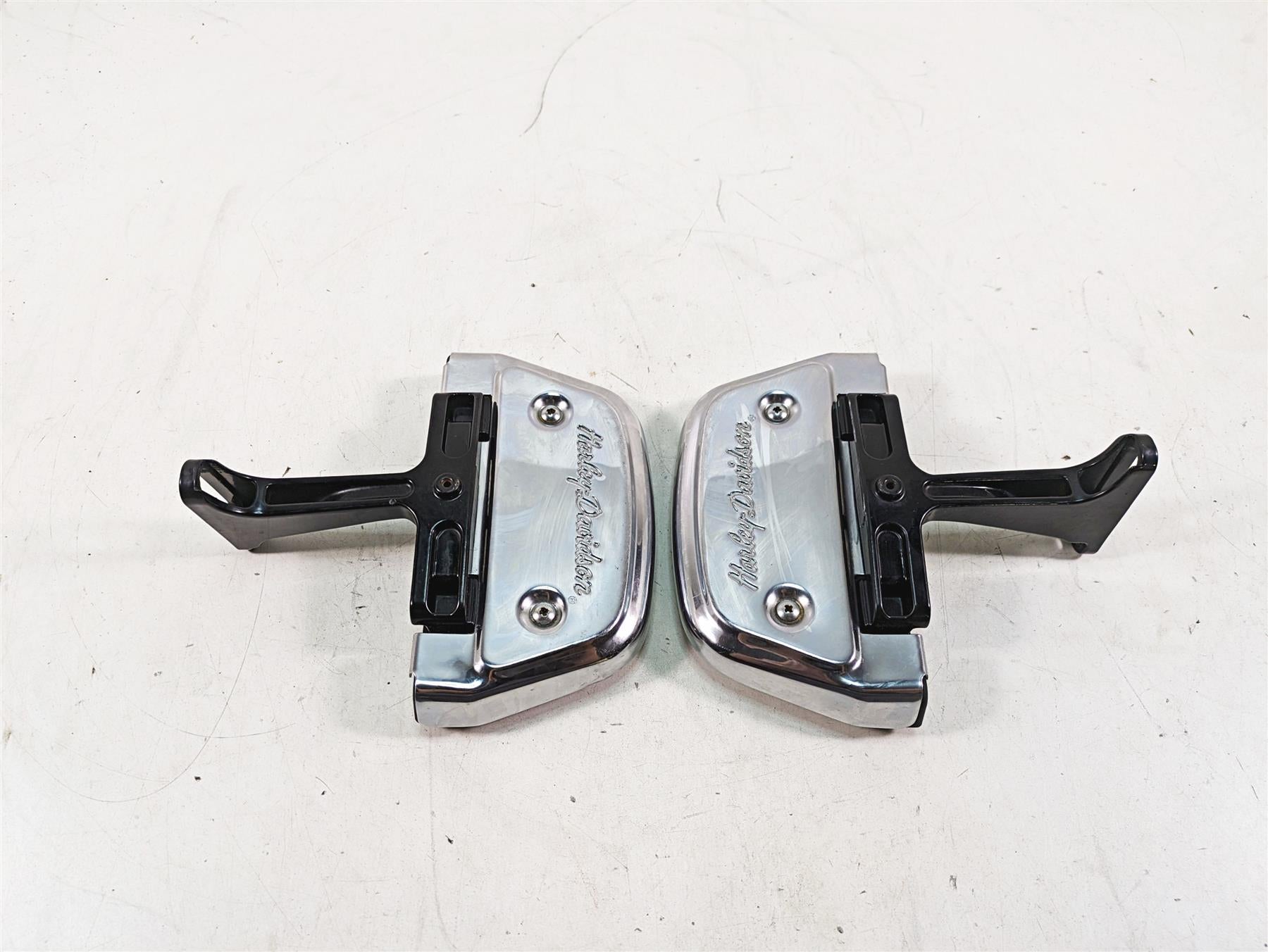 2010 Harley Touring FLHTCU Electra Glide Rear Passenger Floor Boards 52719-10 {{ shop.shopifyCountryName }} - Mototech271