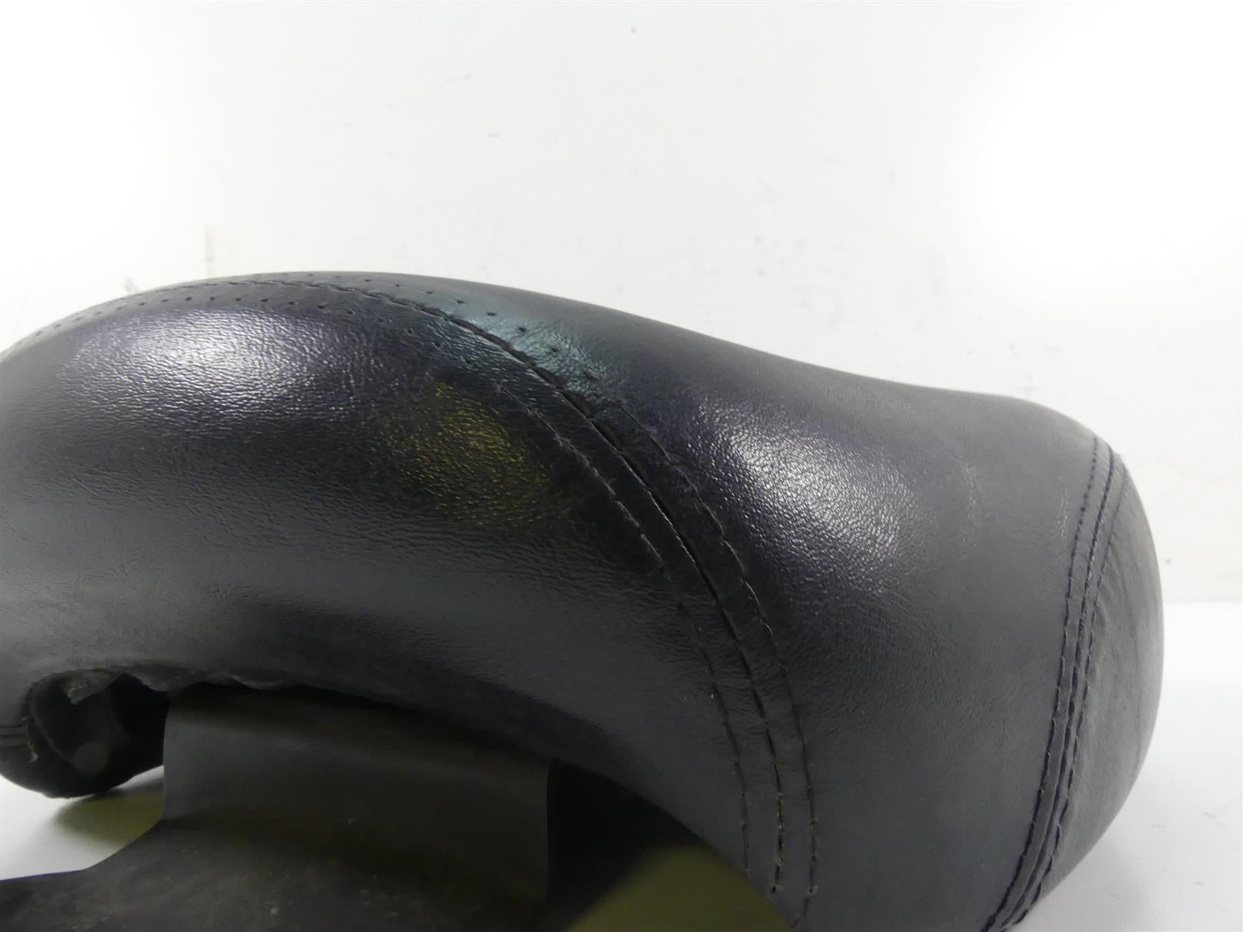 1998 Honda Shadow VT1100T Rear Passenger Pillion Seat Saddle 77300-MBC-000 {{ shop.shopifyCountryName }} - Mototech271
