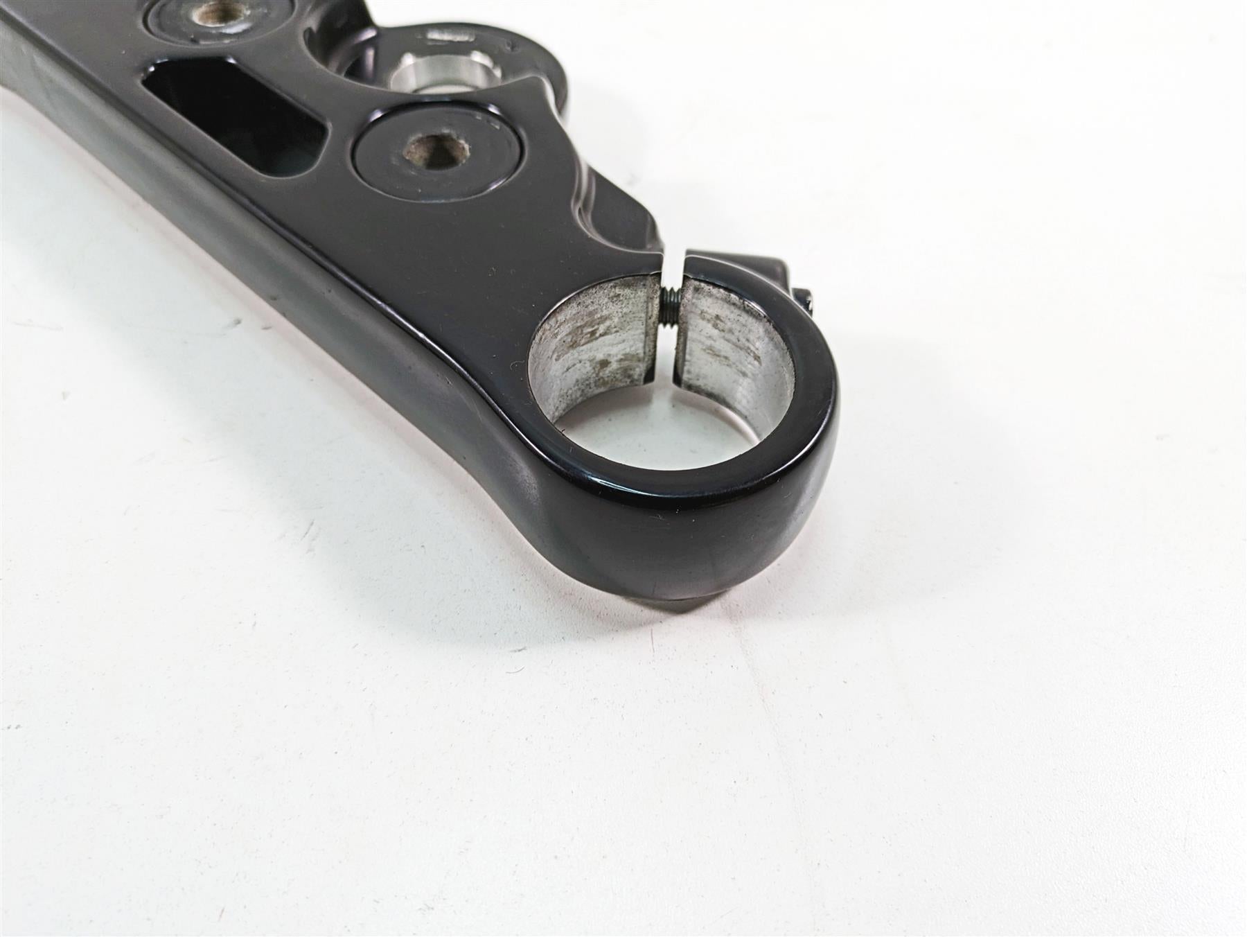 2009 Harley FXDF Dyna Fat Bob Upper Triple Tree Steering Clamp 49mm 47661-08 {{ shop.shopifyCountryName }} - Mototech271