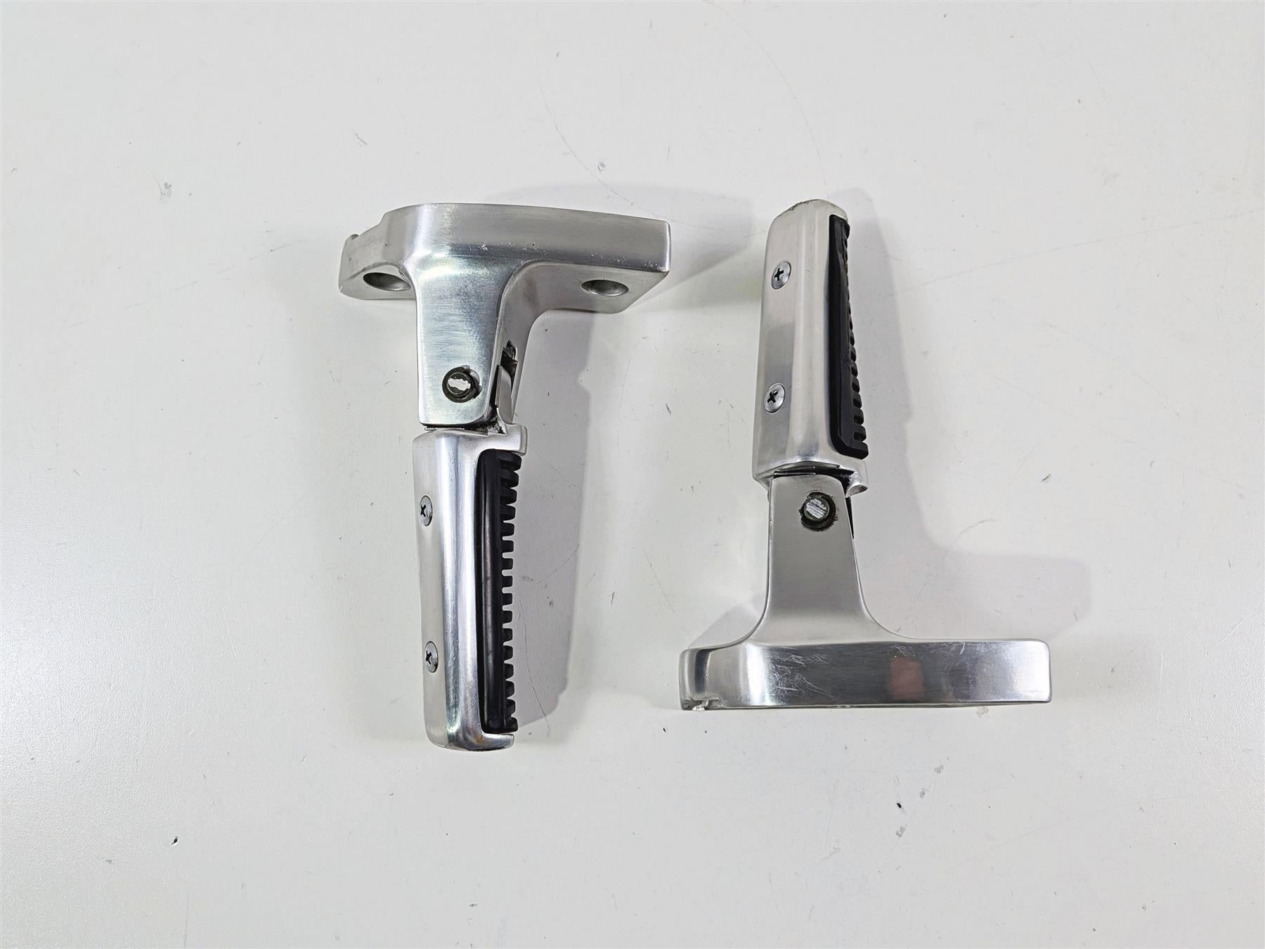 2006 Suzuki C90 VL1500T Boulevard Rear Passenger Footpeg Set 43811-10F10 {{ shop.shopifyCountryName }} - Mototech271
