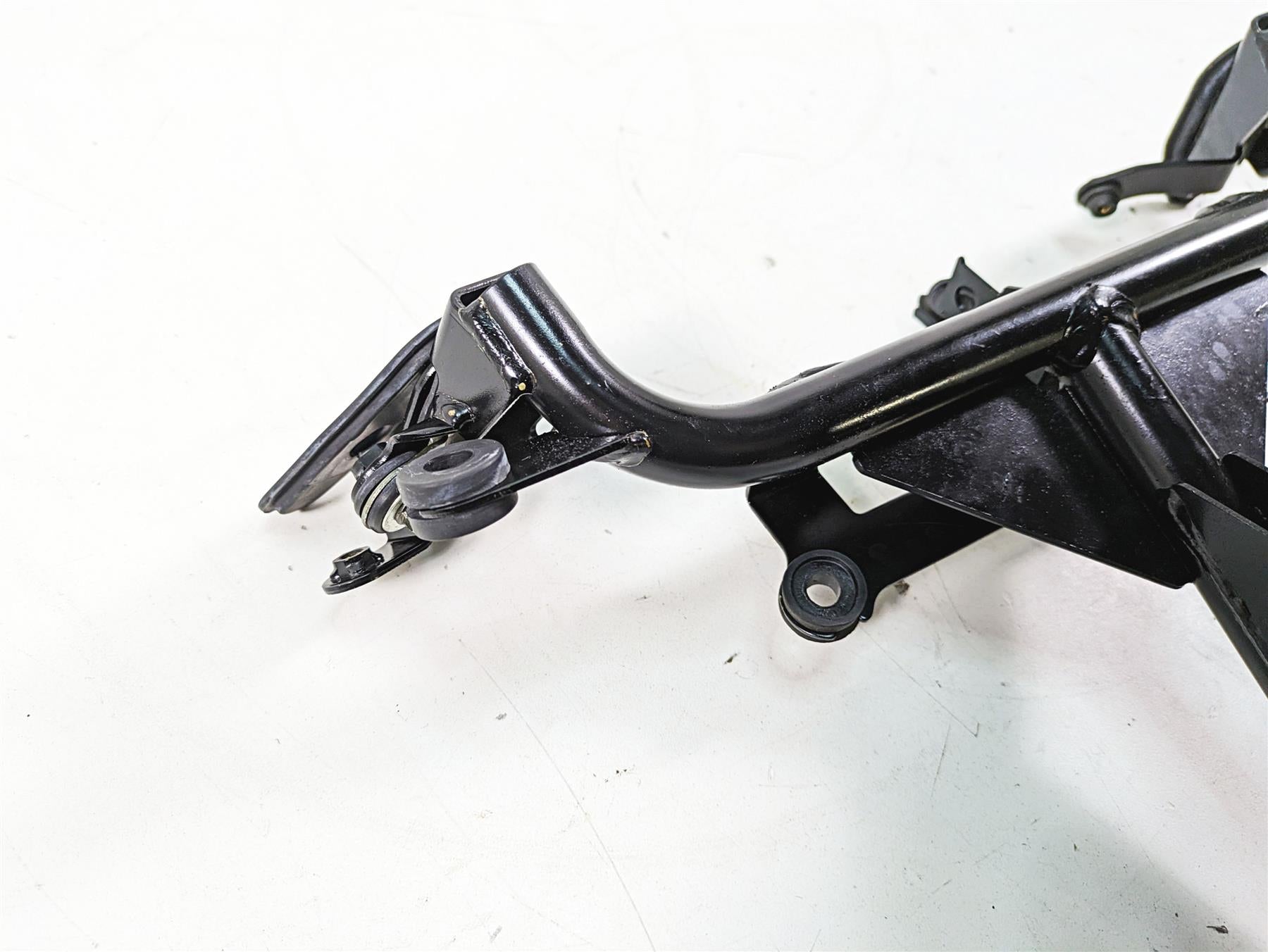 2002 Yamaha FZ1 FZS1000 Fazer Front Fairing Stay Holder Carrier 5LV-28356-00-00 {{ shop.shopifyCountryName }} - Mototech271