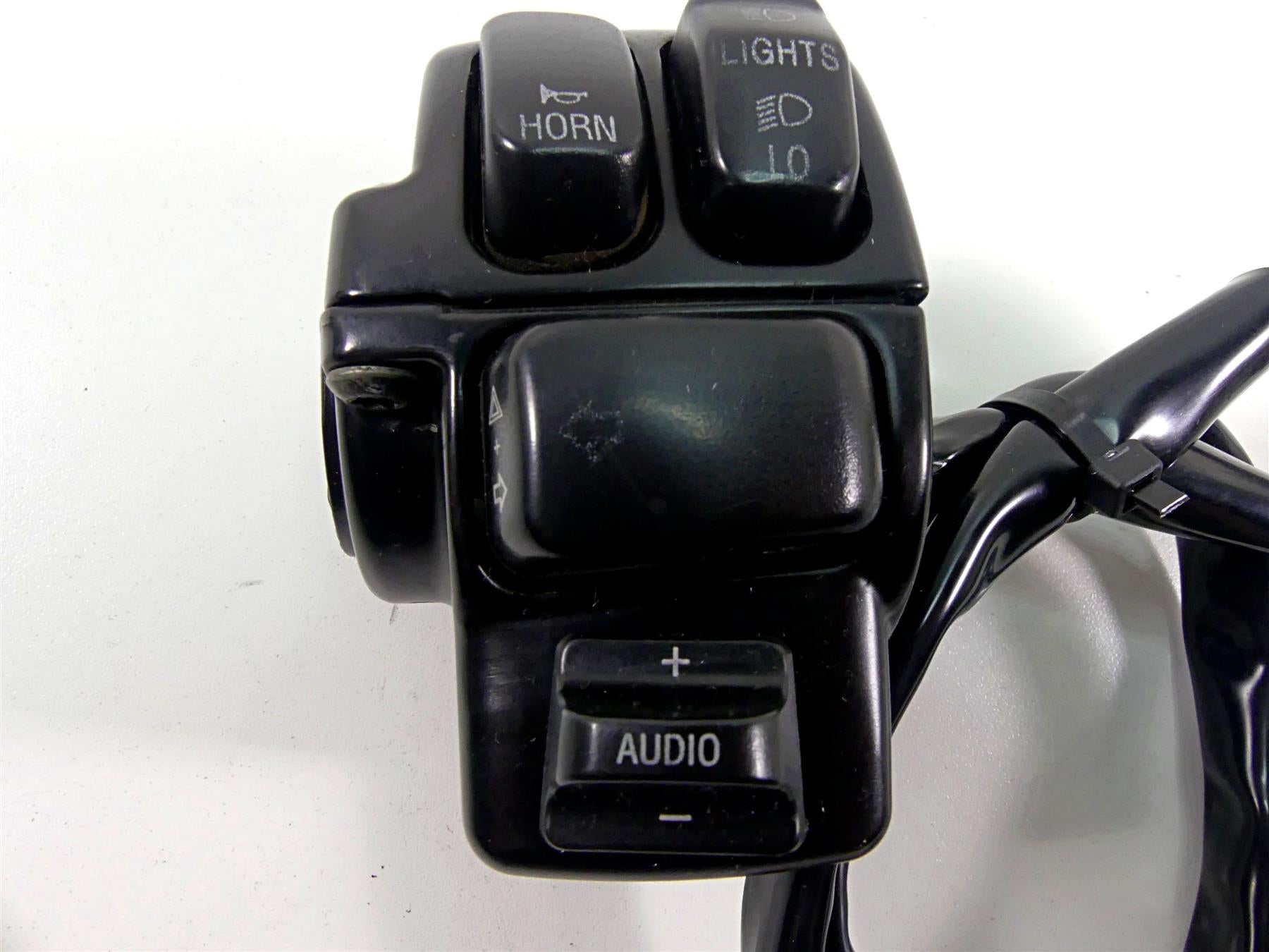 2003 Harley Touring FLHTCI E-Glide 100TH Left Audio Control Switch 71682-06A {{ shop.shopifyCountryName }} - Mototech271