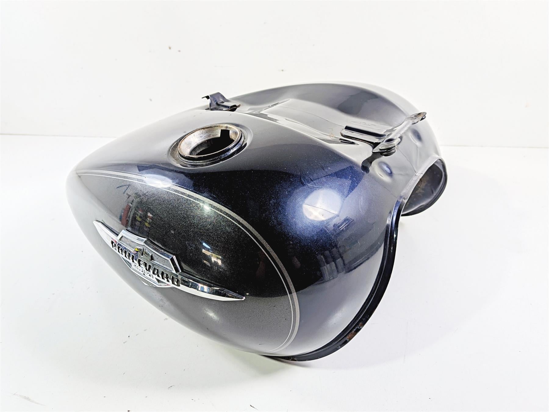 2006 Suzuki VL800 C50 Boulevard Fuel Gas Petrol Tank READ 44100-41FD0 {{ shop.shopifyCountryName }} - Mototech271