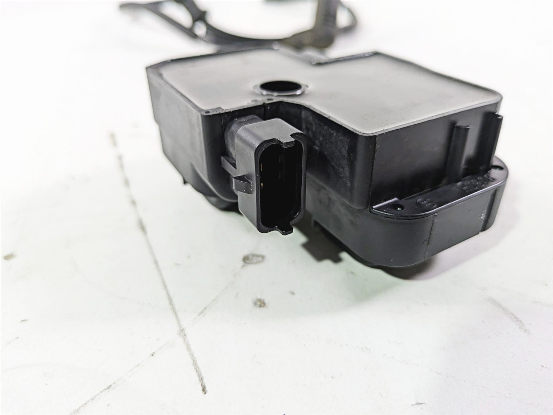 2008 Aprilia RSVR 1000 Factory Ignition Coils + Wiring & Plugs Set AP0266070 {{ shop.shopifyCountryName }} - Mototech271