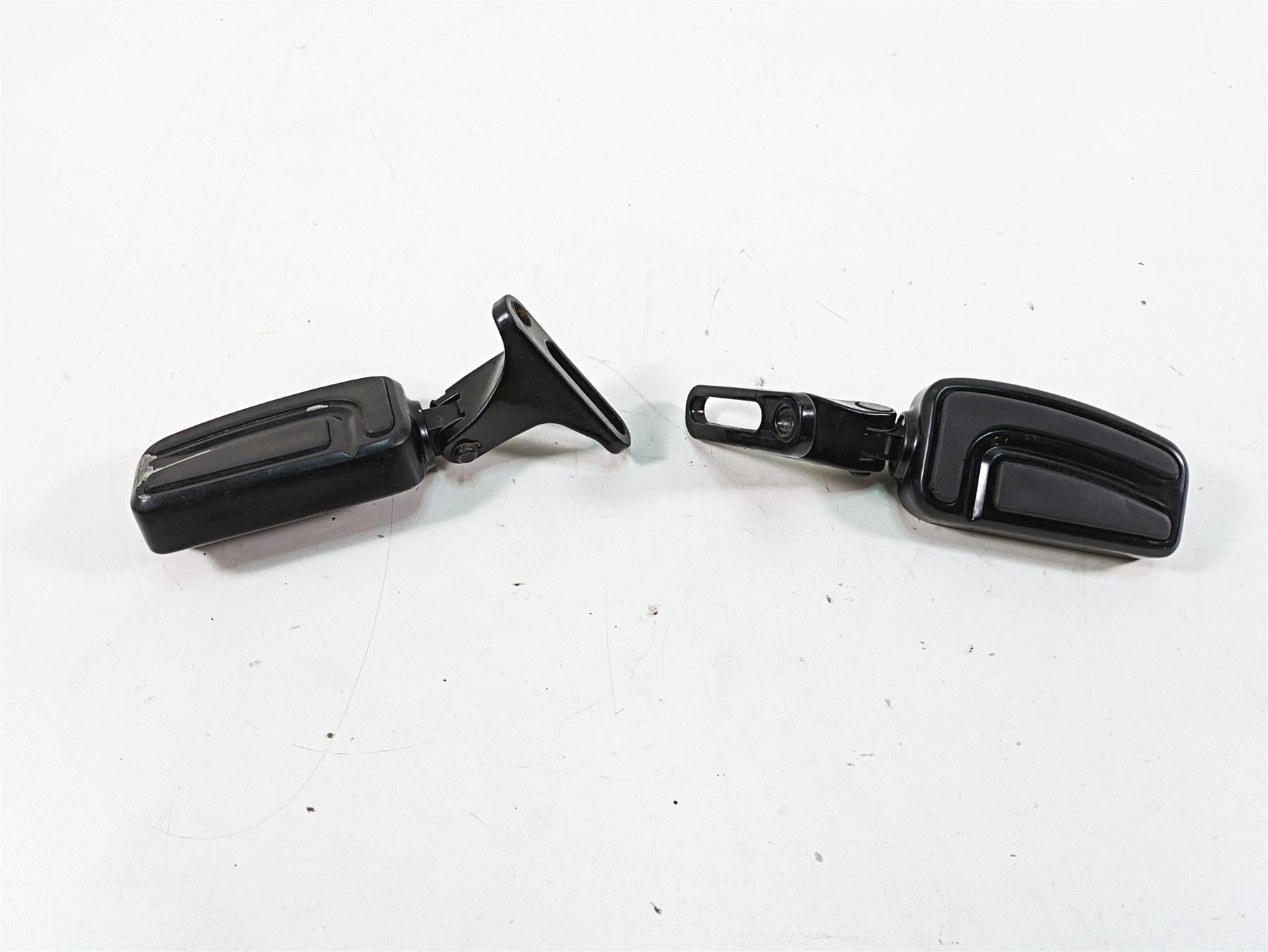 2018 Harley Touring FLHXSE CVO Street Glide Rear Airflow Footpeg Set 50500717 {{ shop.shopifyCountryName }} - Mototech271