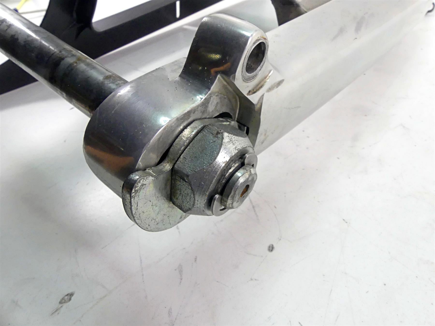 2015 Harley VRSCF Muscle V-Rod Swingarm Swing Arm & Guards 48606-07A 48604-07 {{ shop.shopifyCountryName }} - Mototech271