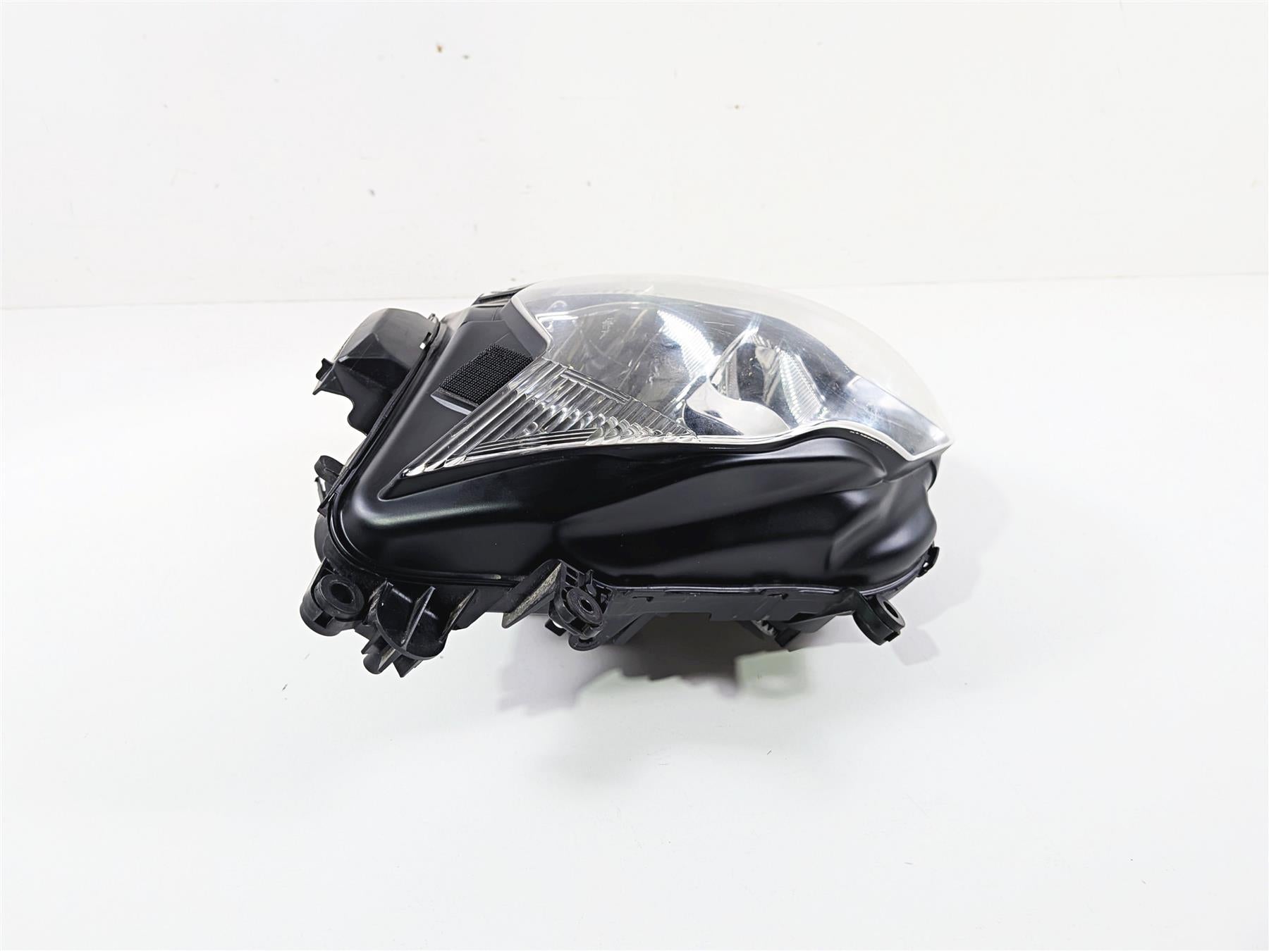 2024 Suzuki GSXR600 Headlight Head Light Lamp 35100-14J32-999 {{ shop.shopifyCountryName }} - Mototech271