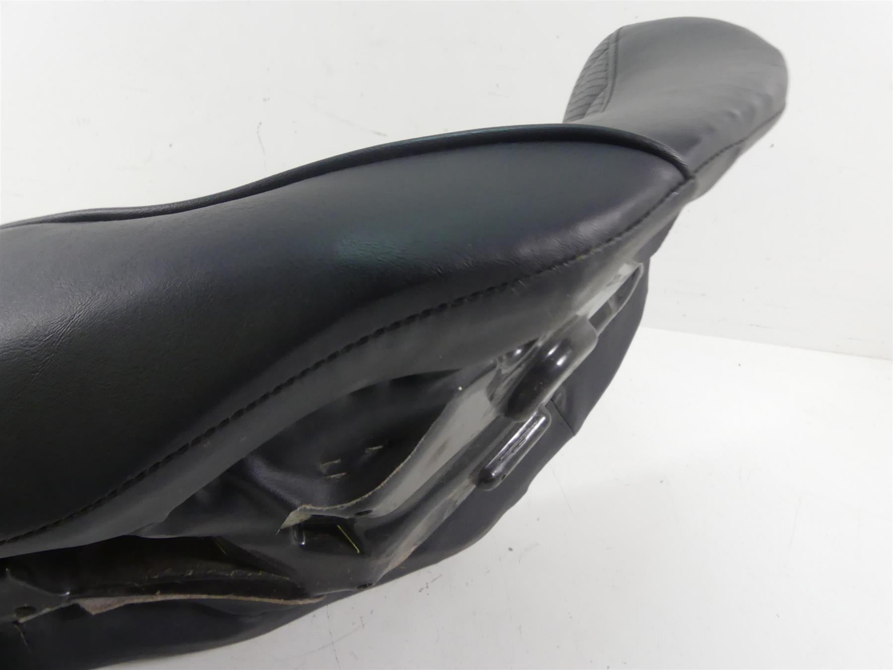 2014 Harley FXDL Dyna Low Rider Nice Duo Seat Saddle - No Tears 52000136 {{ shop.shopifyCountryName }} - Mototech271