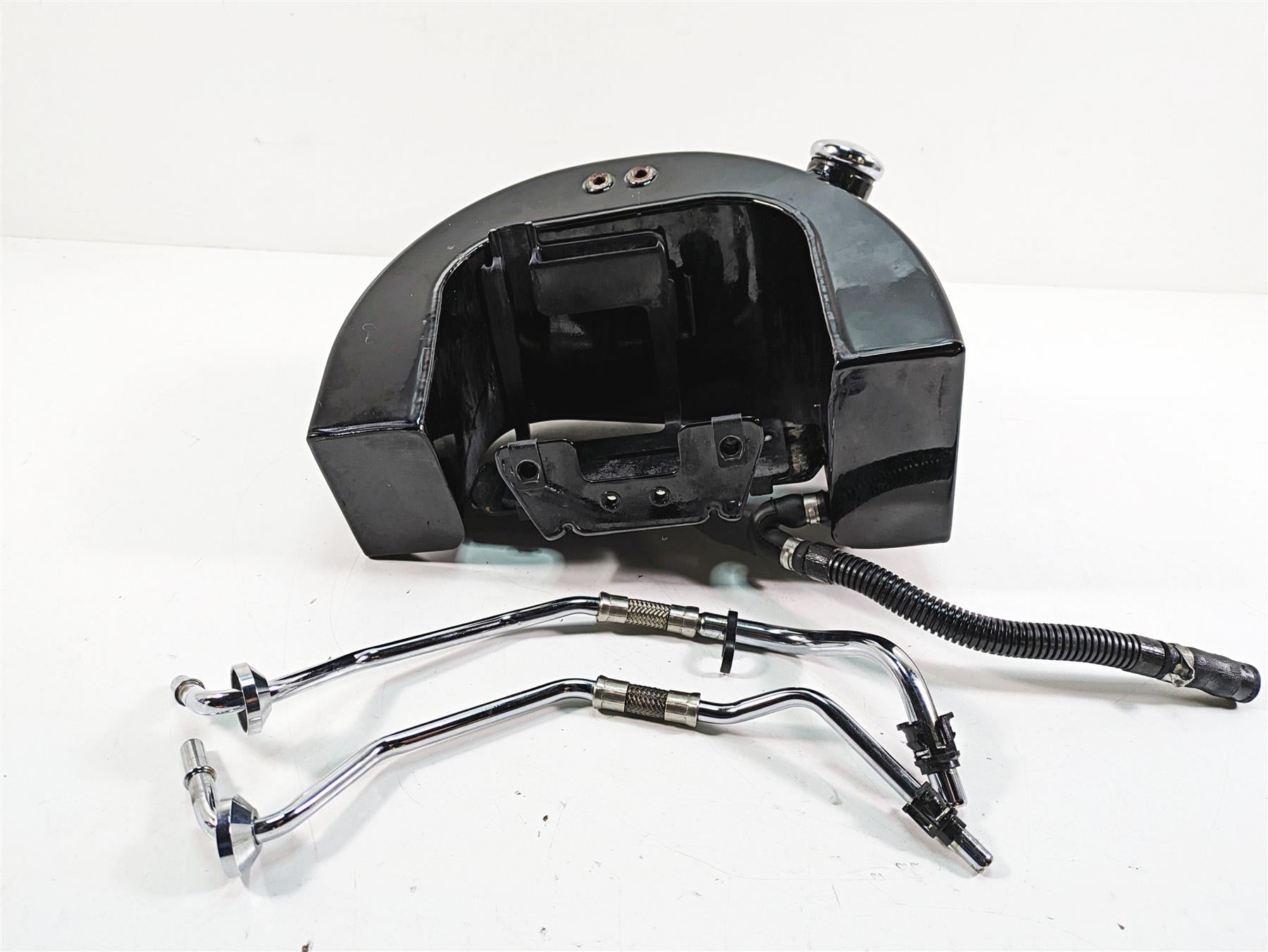 2009 Harley Softail FLSTSB Cross Bones Oil Tank Reservoir & Lines 62507-09DH {{ shop.shopifyCountryName }} - Mototech271
