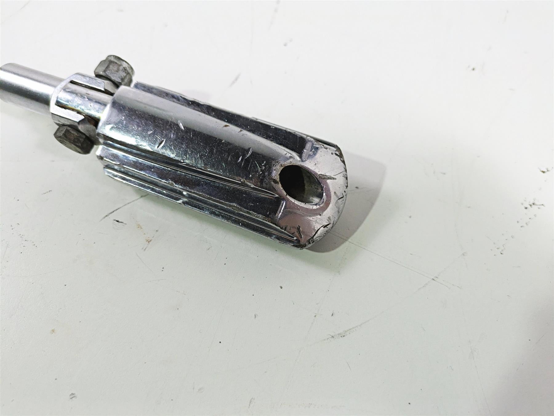 2004 Harley FLSTCI Softail Heritage Rear Passenger Foot Peg Set 50942-00 {{ shop.shopifyCountryName }} - Mototech271