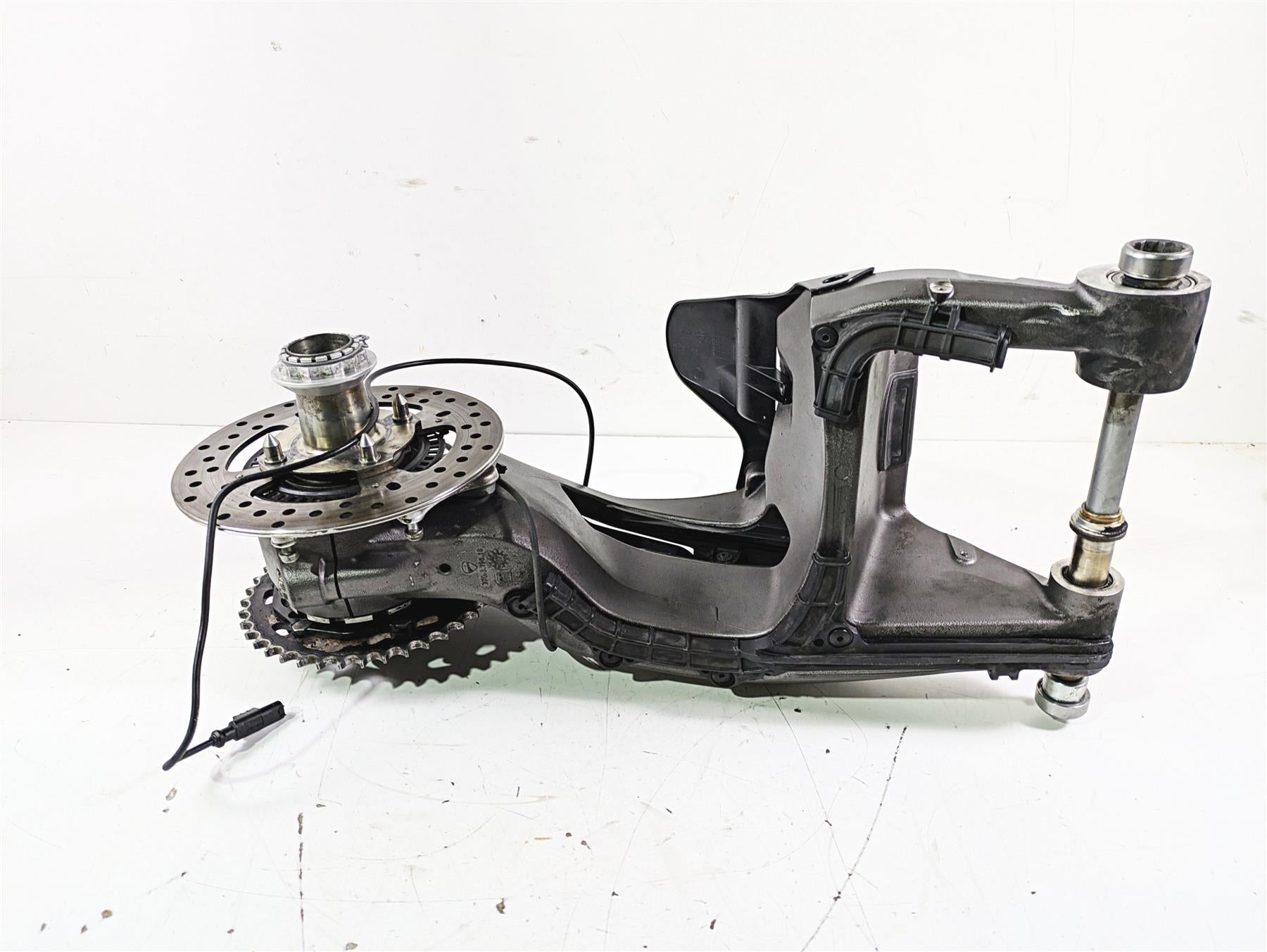 2017 Ducati Monster 1200 S Swingarm Swing Arm Axle Set 37021961CA