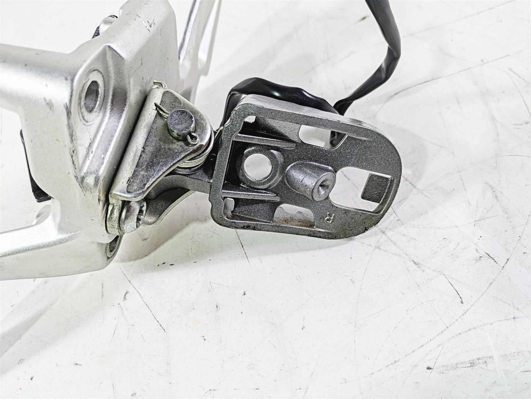 2021 Yamaha Tenere 700 XTZ7 Right Footpeg Foot Peg & Mount BW3-F7443-00-00 {{ shop.shopifyCountryName }} - Mototech271