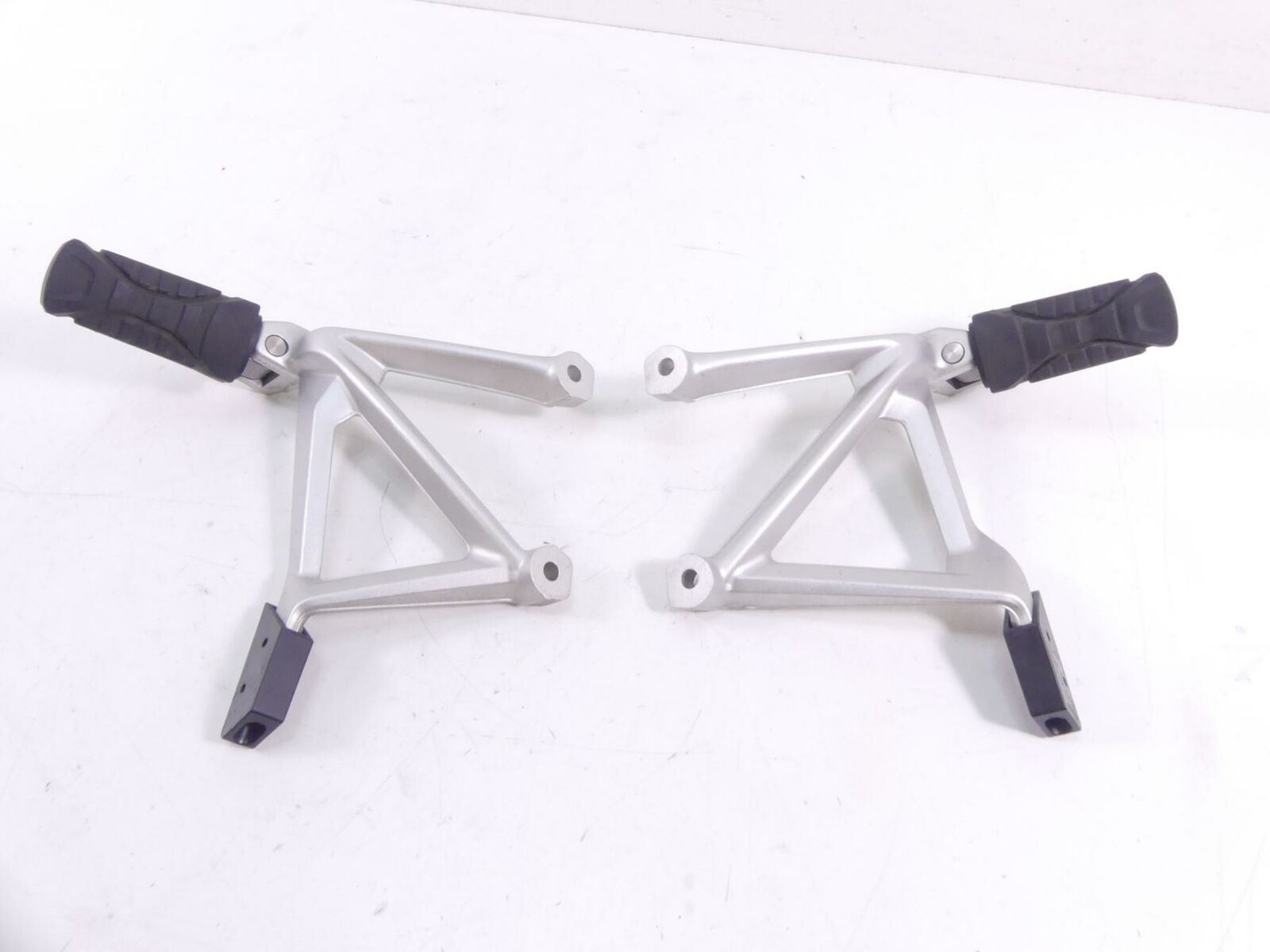 2017 BMW R1200GS GSW K50 Rear Passenger Foot Peg Footpeg Set 46718556265 {{ shop.shopifyCountryName }} - Mototech271