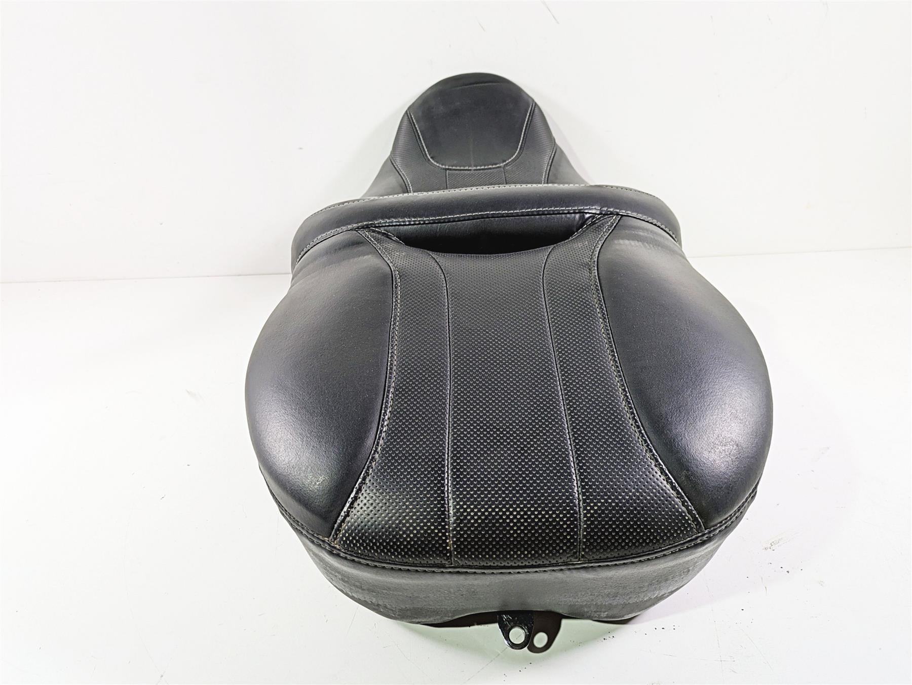 2017 Harley Touring FLHTKSE CVO E-Glide Heated Driver Seat Saddle 52000281 {{ shop.shopifyCountryName }} - Mototech271