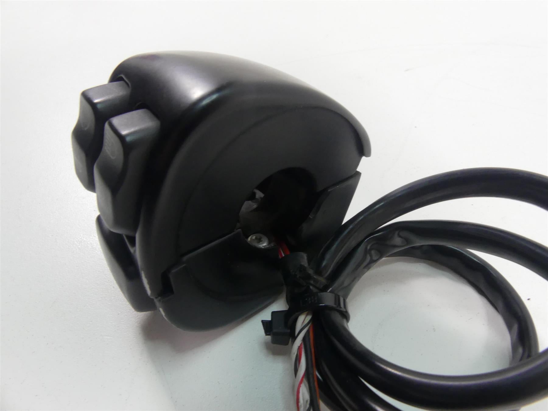 2018 Harley FXBRS Softail Breakout Left Hand Light Control Switch 71500292 {{ shop.shopifyCountryName }} - Mototech271