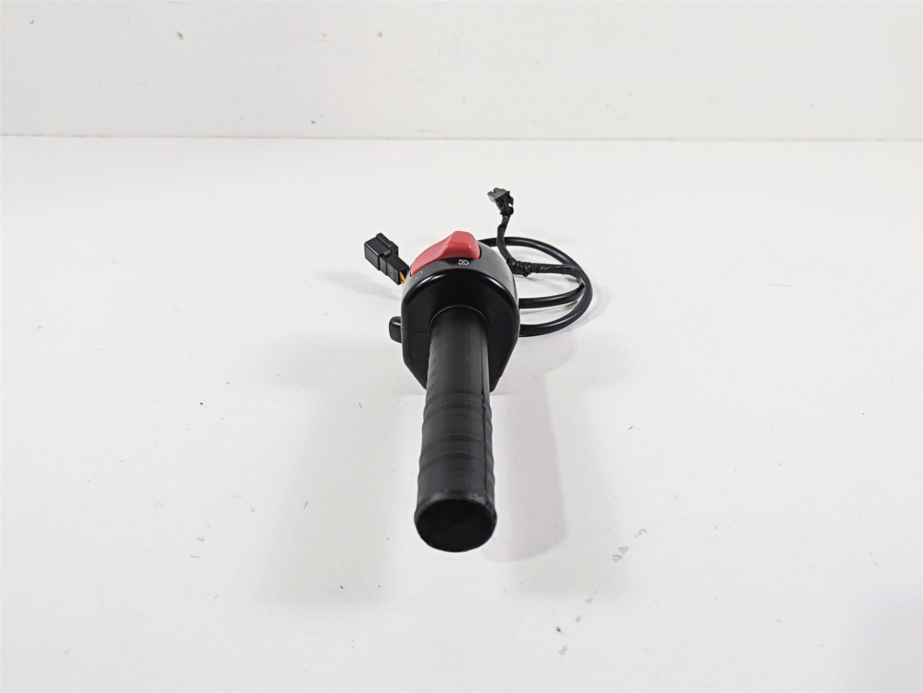 2019 Suzuki M109R VZR1800 Boulevard Right Hand Control Switch 37200-06J00 {{ shop.shopifyCountryName }} - Mototech271